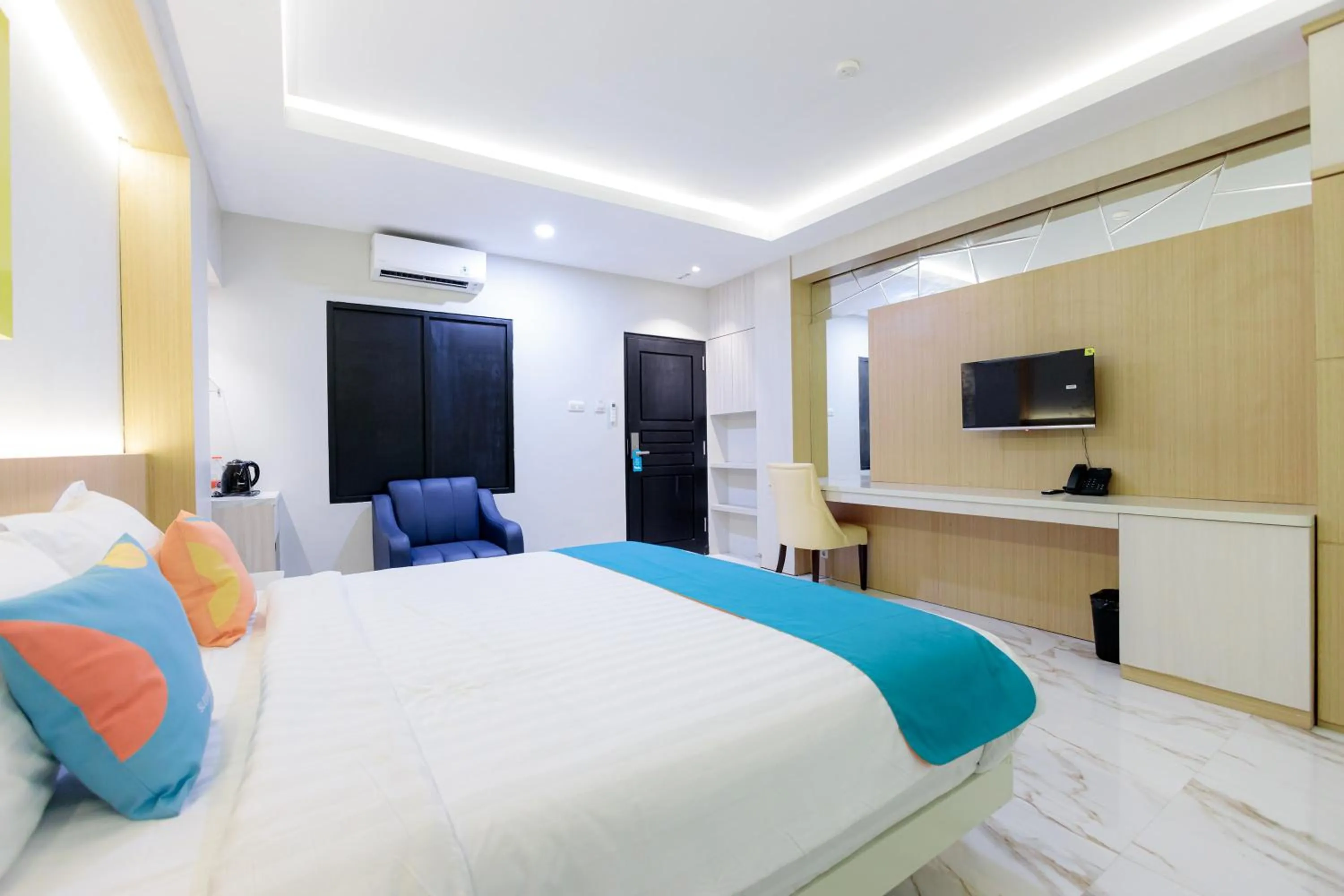Bed in Sans Hotel 88 Andalan Surabaya by RedDoorz
