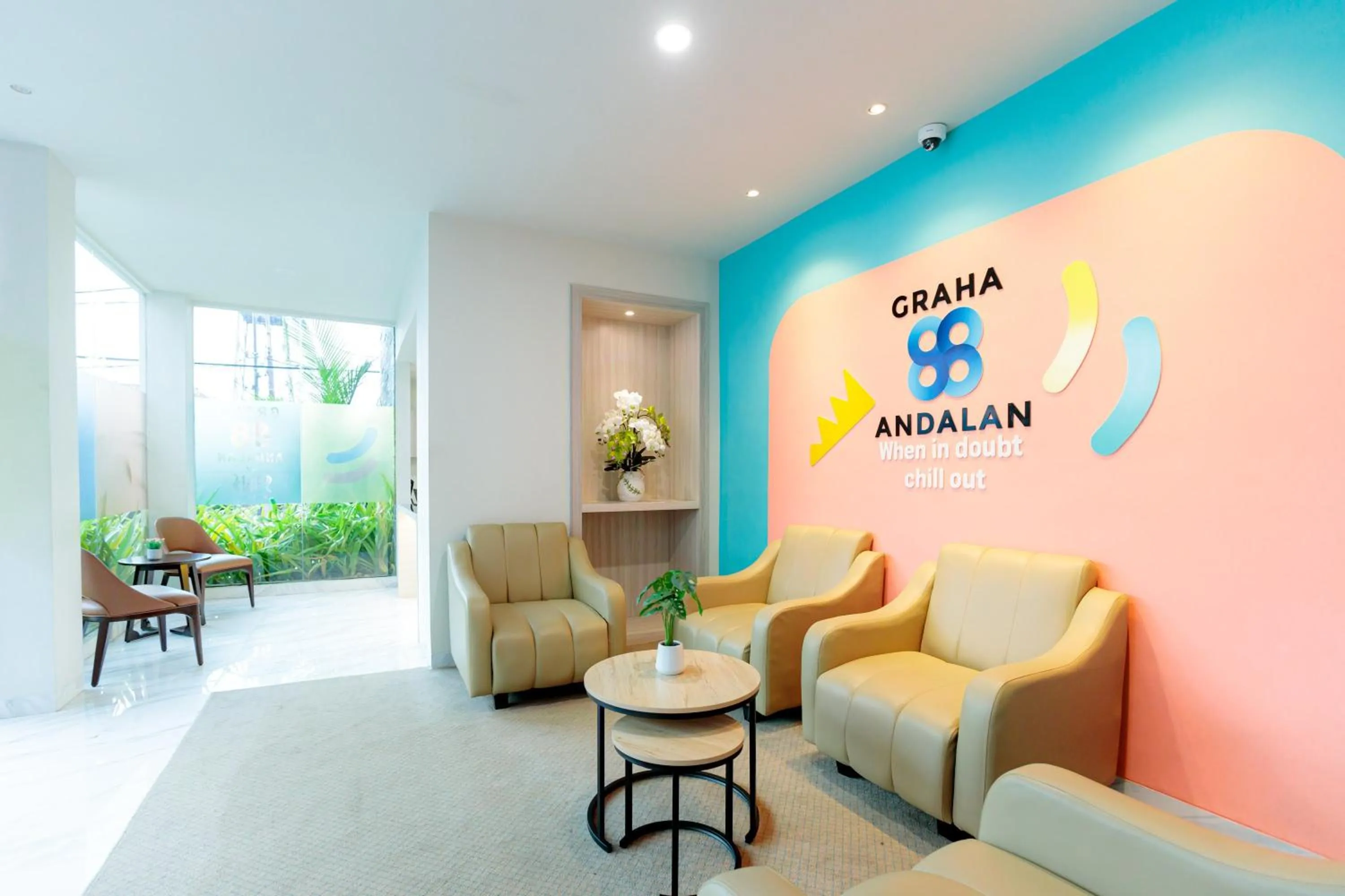 Living room in Sans Hotel 88 Andalan Surabaya by RedDoorz