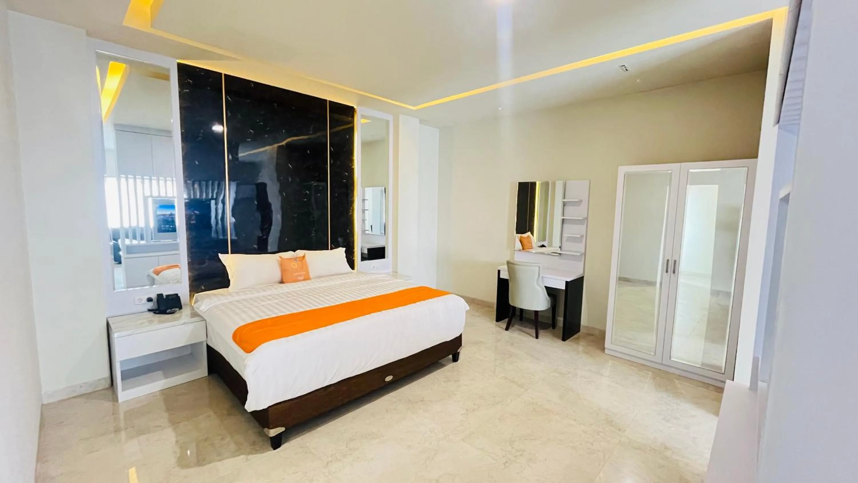 Bedroom, Bed in Sans Hotel 88 Andalan Surabaya by RedDoorz