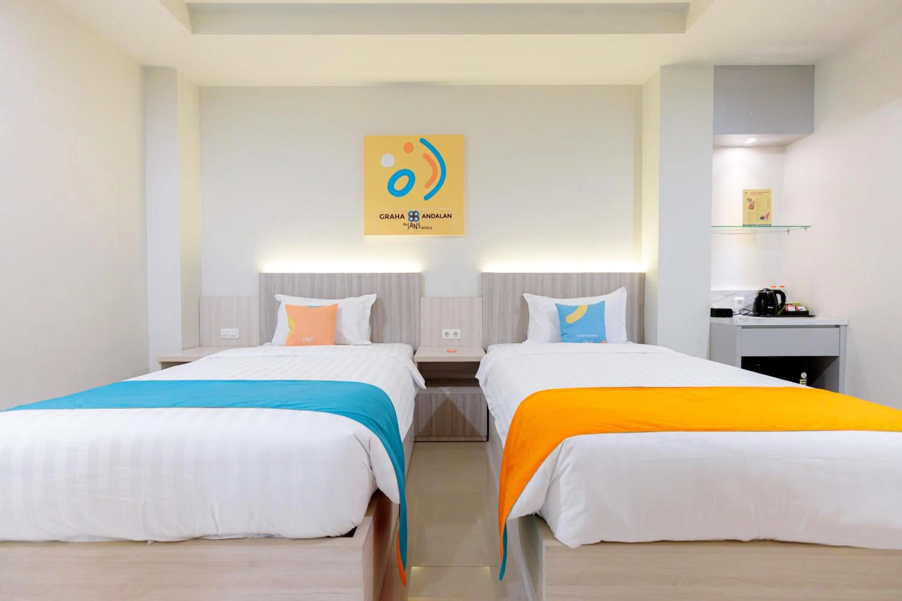 Bed in Sans Hotel 88 Andalan Surabaya by RedDoorz