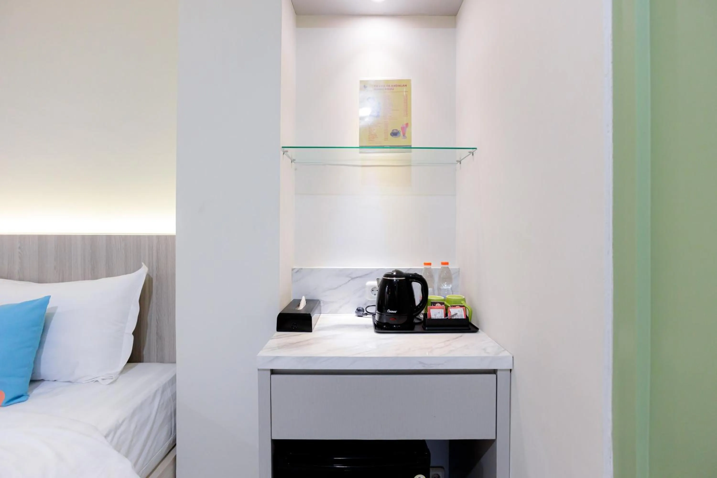 Drinks, Bed in Sans Hotel 88 Andalan Surabaya by RedDoorz