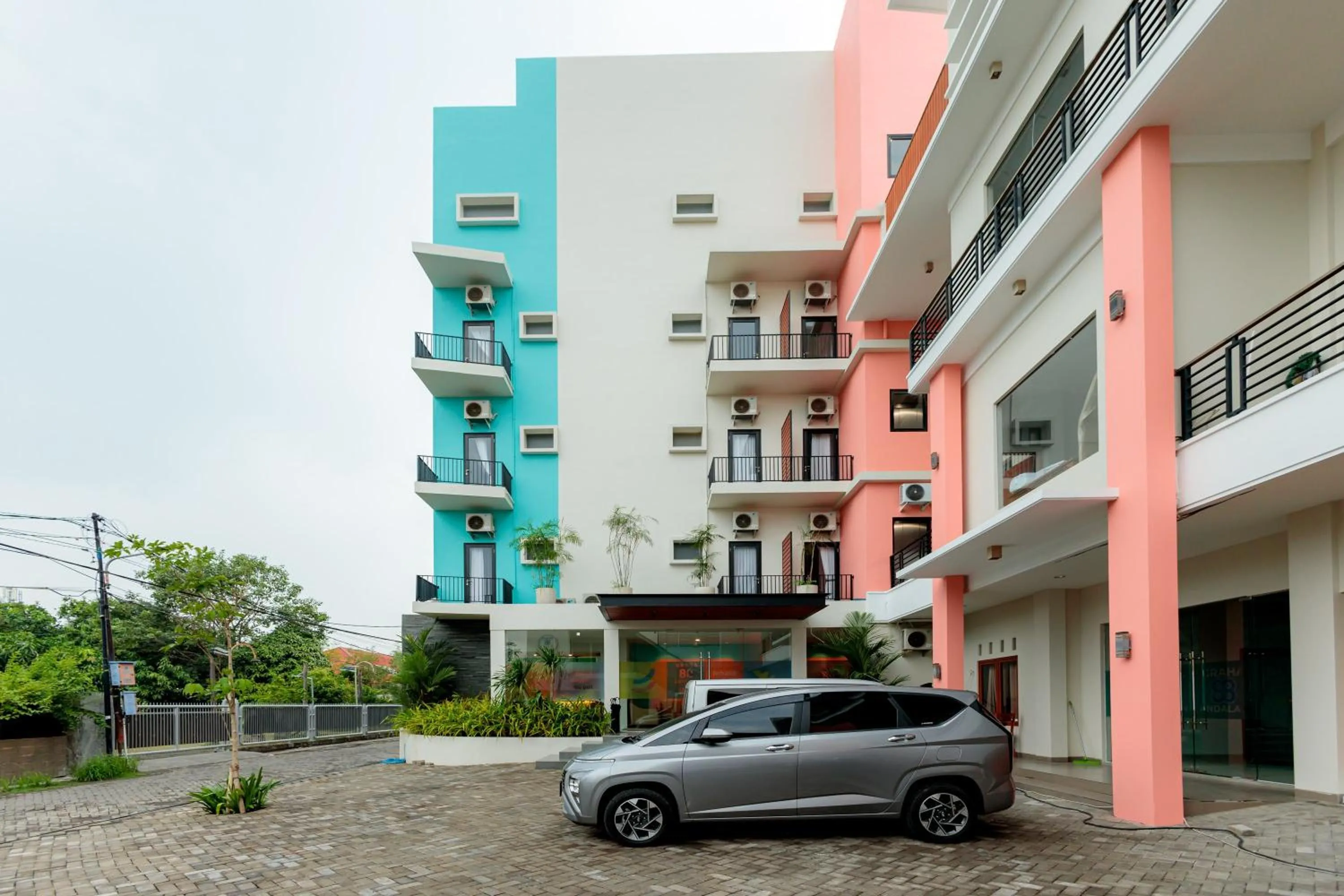 Property building in Sans Hotel 88 Andalan Surabaya by RedDoorz