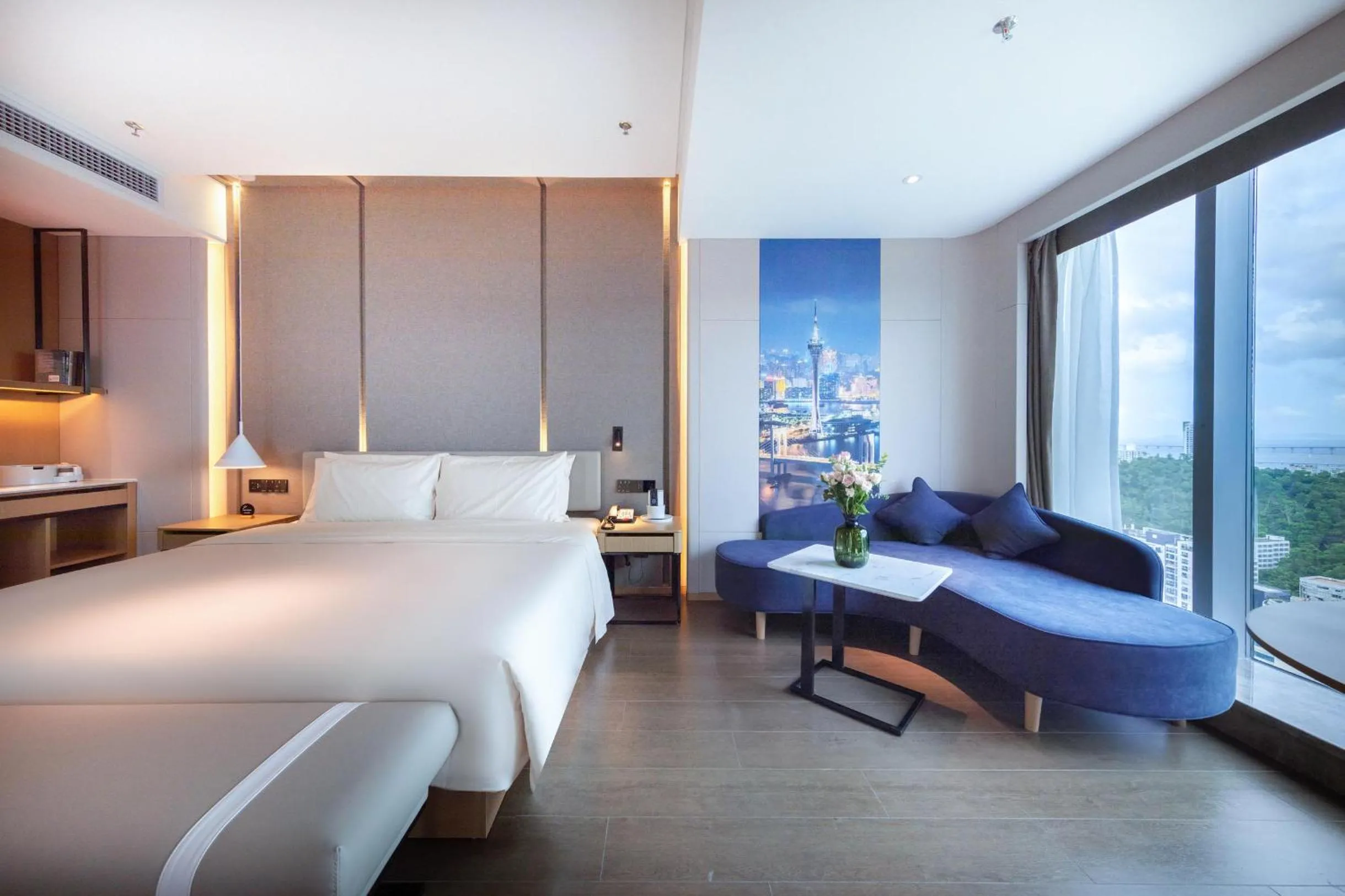 Bed in Atour S Hotel Zhuhai Gongbei Port NetEase Selected