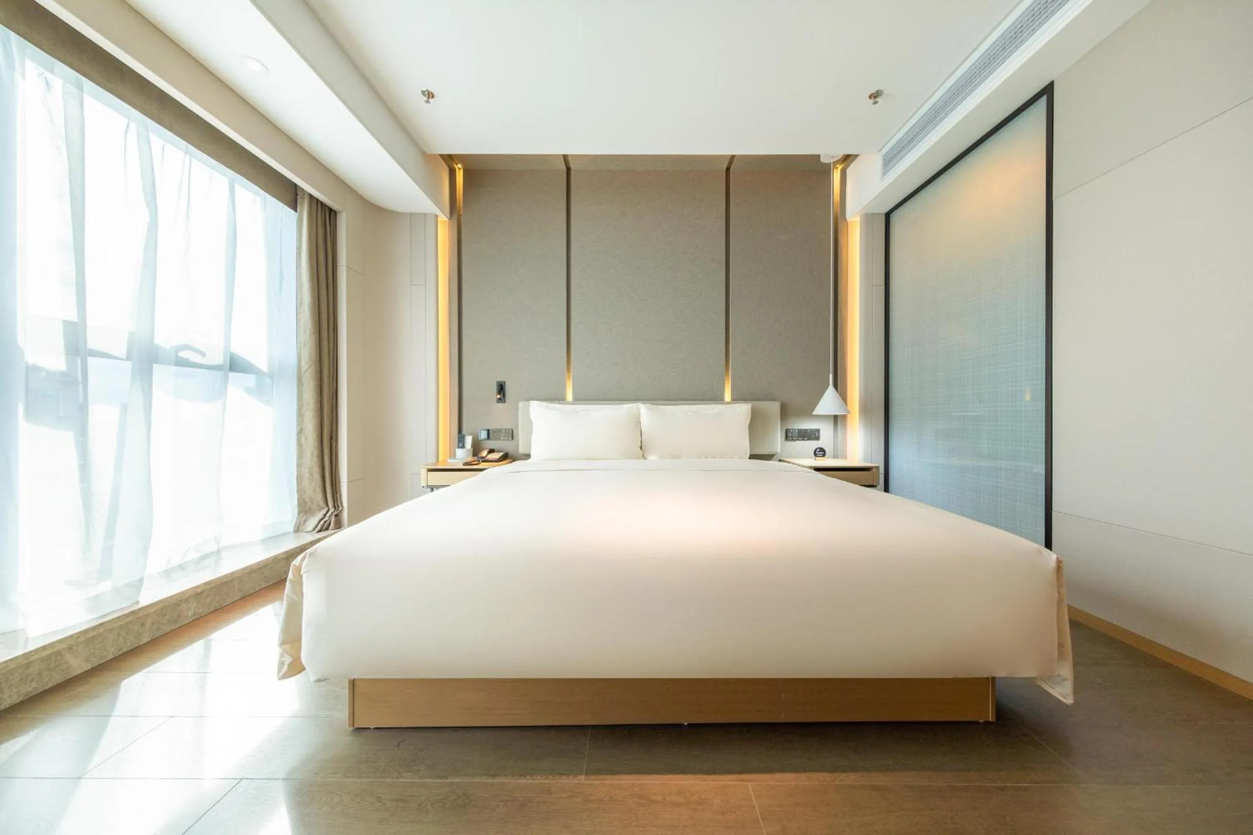 Bed in Atour S Hotel Zhuhai Gongbei Port NetEase Selected