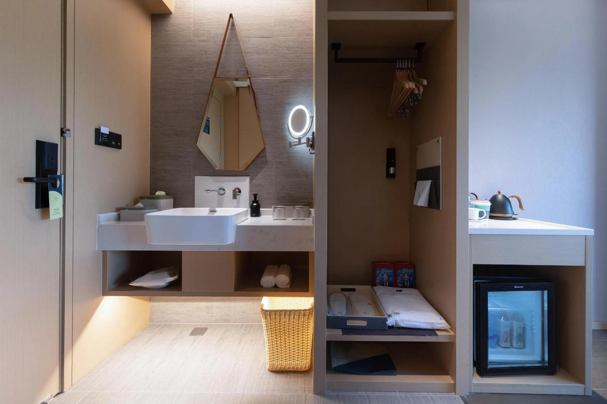 Atour Hotel Zhuhai High Tech Zone University Town Government Affairs Center