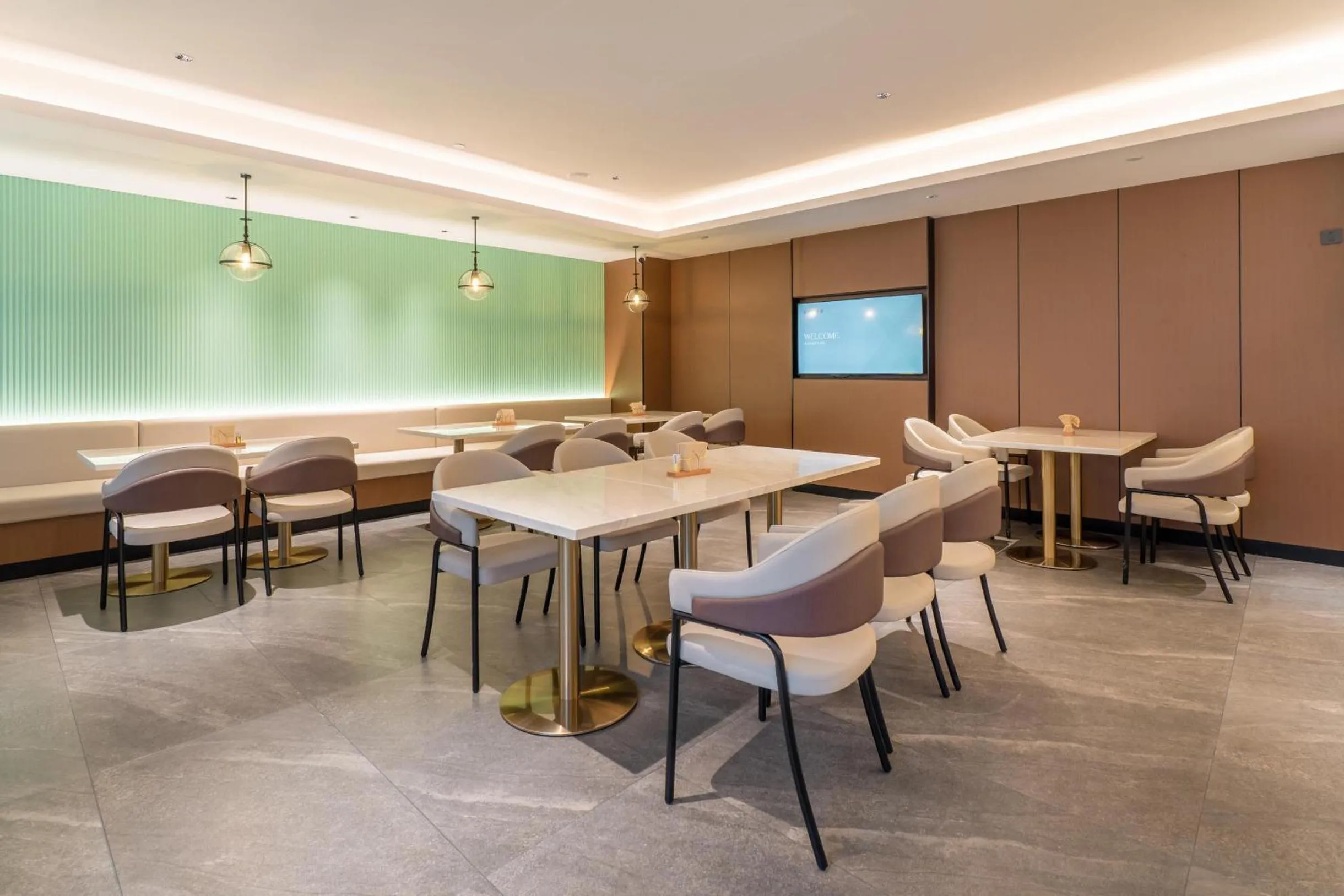 Atour X Hotel Zhuhai Gongbei Port High Speed Railway Station