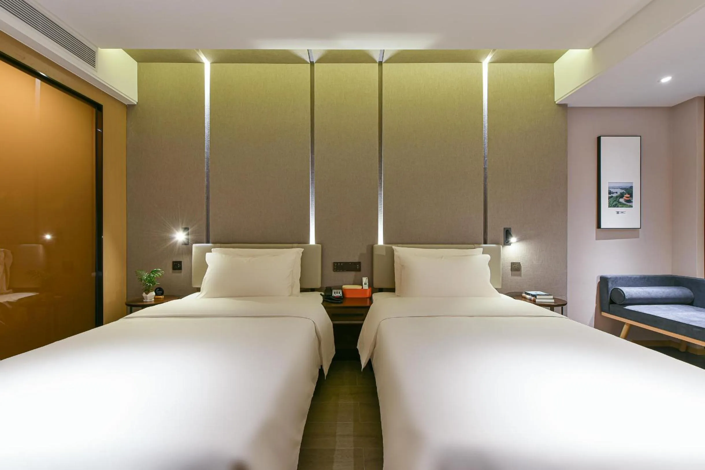 Bed in Atour Hotel Dongguan Nancheng International Trade Center