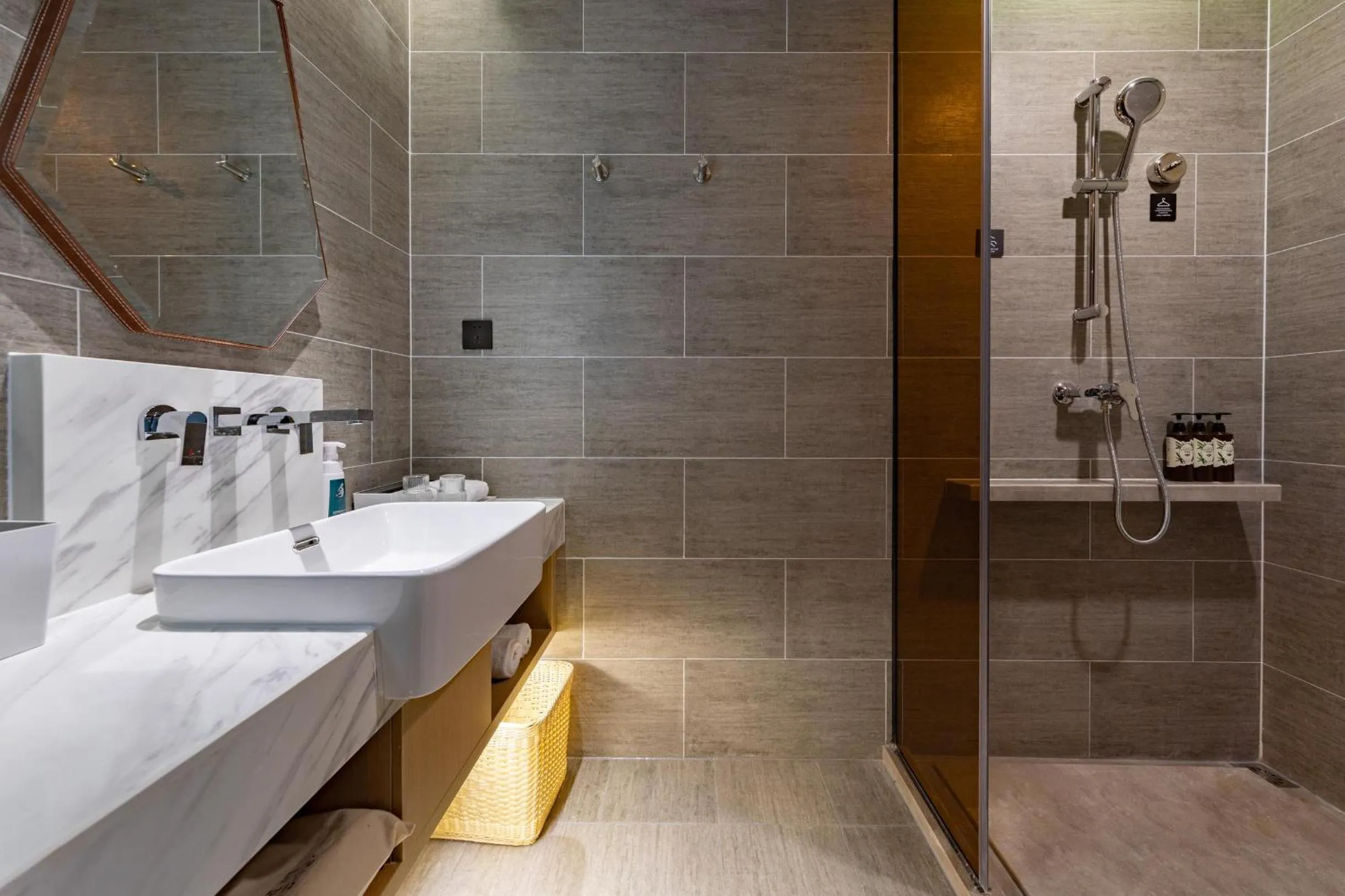 Shower in Atour Hotel Chongqing Guanyinqiao Flower Garden