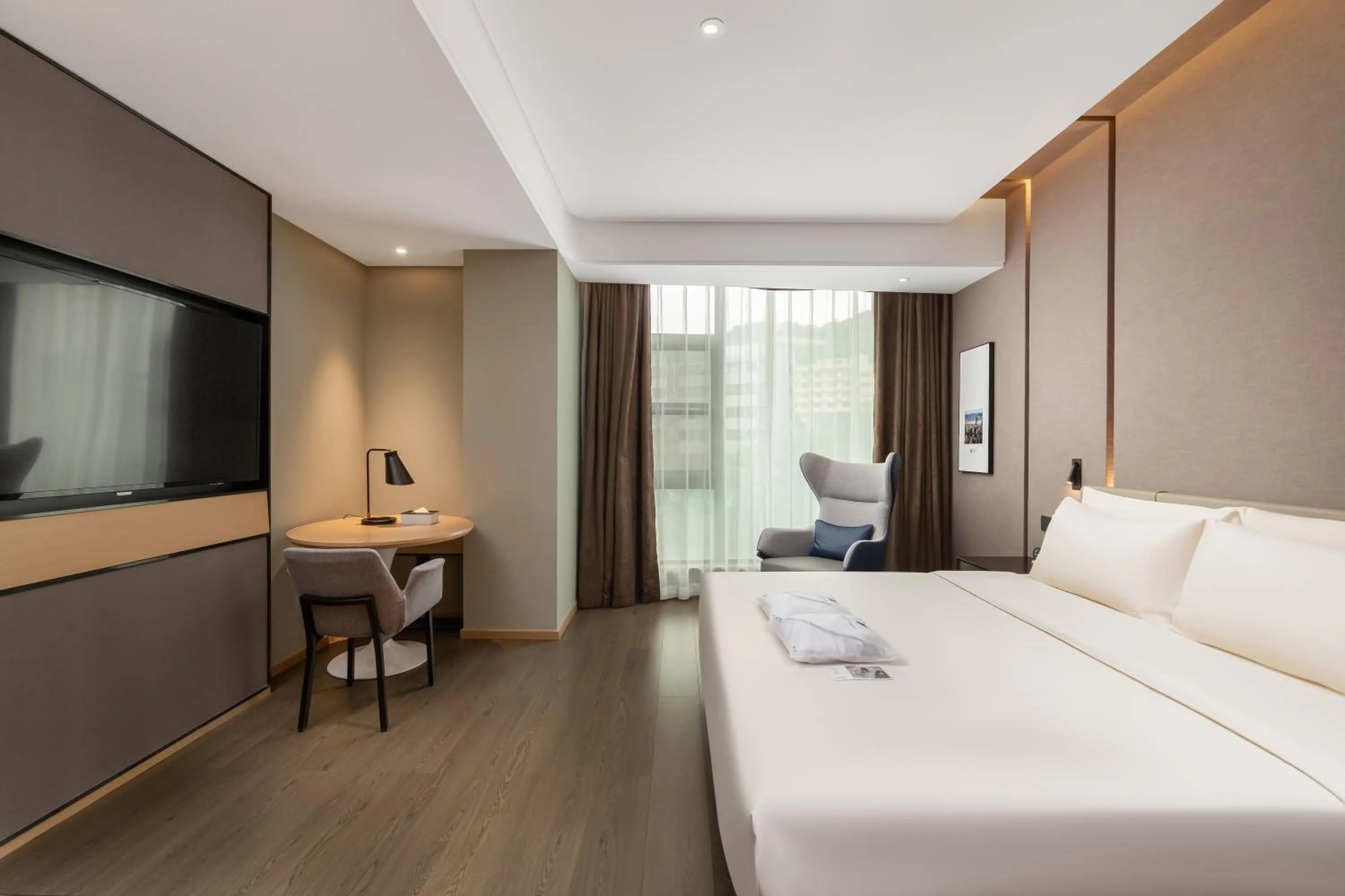 Photo of the whole room, Bed in Atour Hotel Chongqing Guanyinqiao Flower Garden