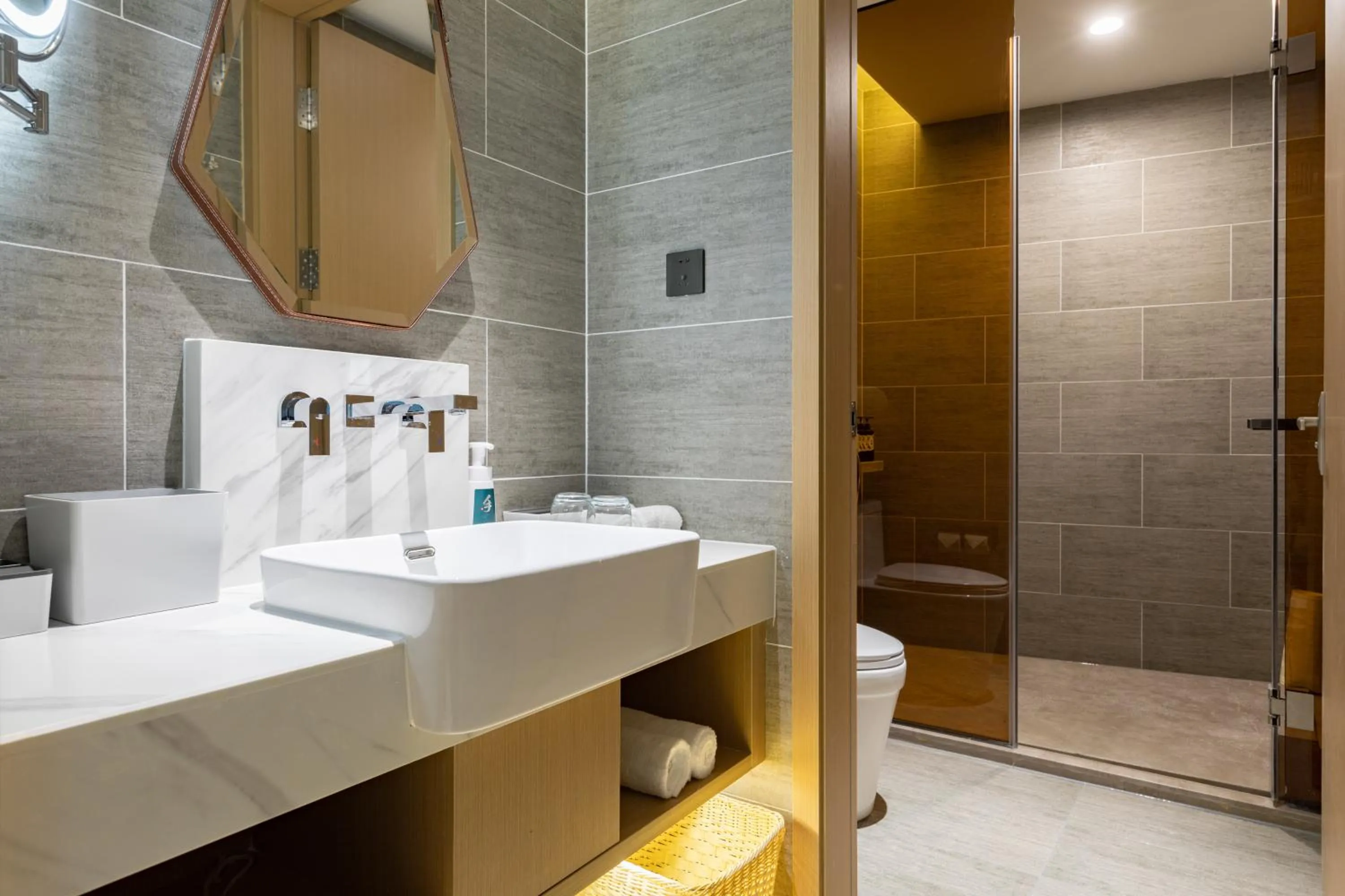 Shower in Atour Hotel Chongqing Guanyinqiao Flower Garden