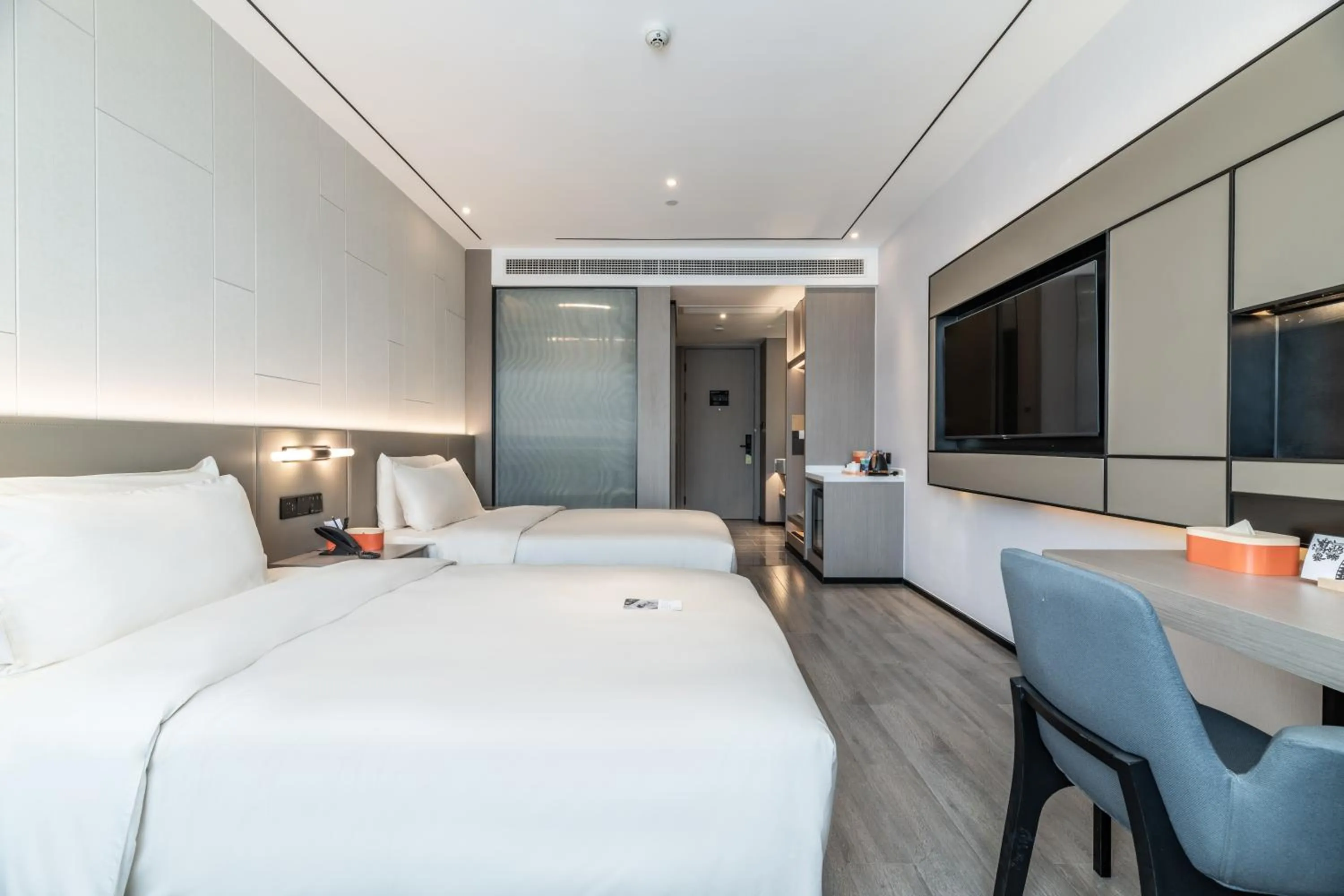 Photo of the whole room, Bed in Atour X Hotel Chengdu Shuangnan Wuhou Avenue Station