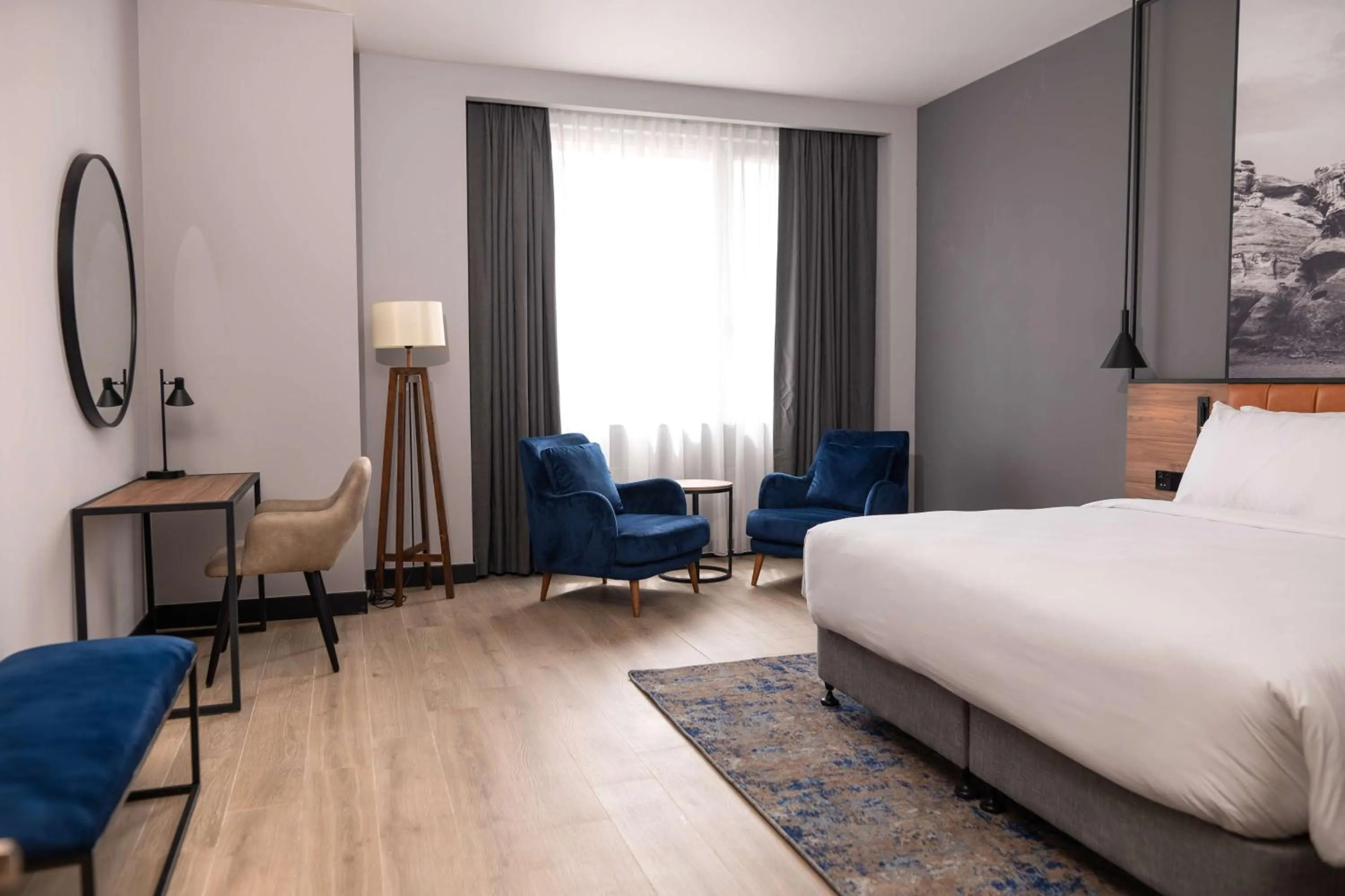 Bedroom, Bed in Radisson Blu Hotel, Amman Galleria Mall