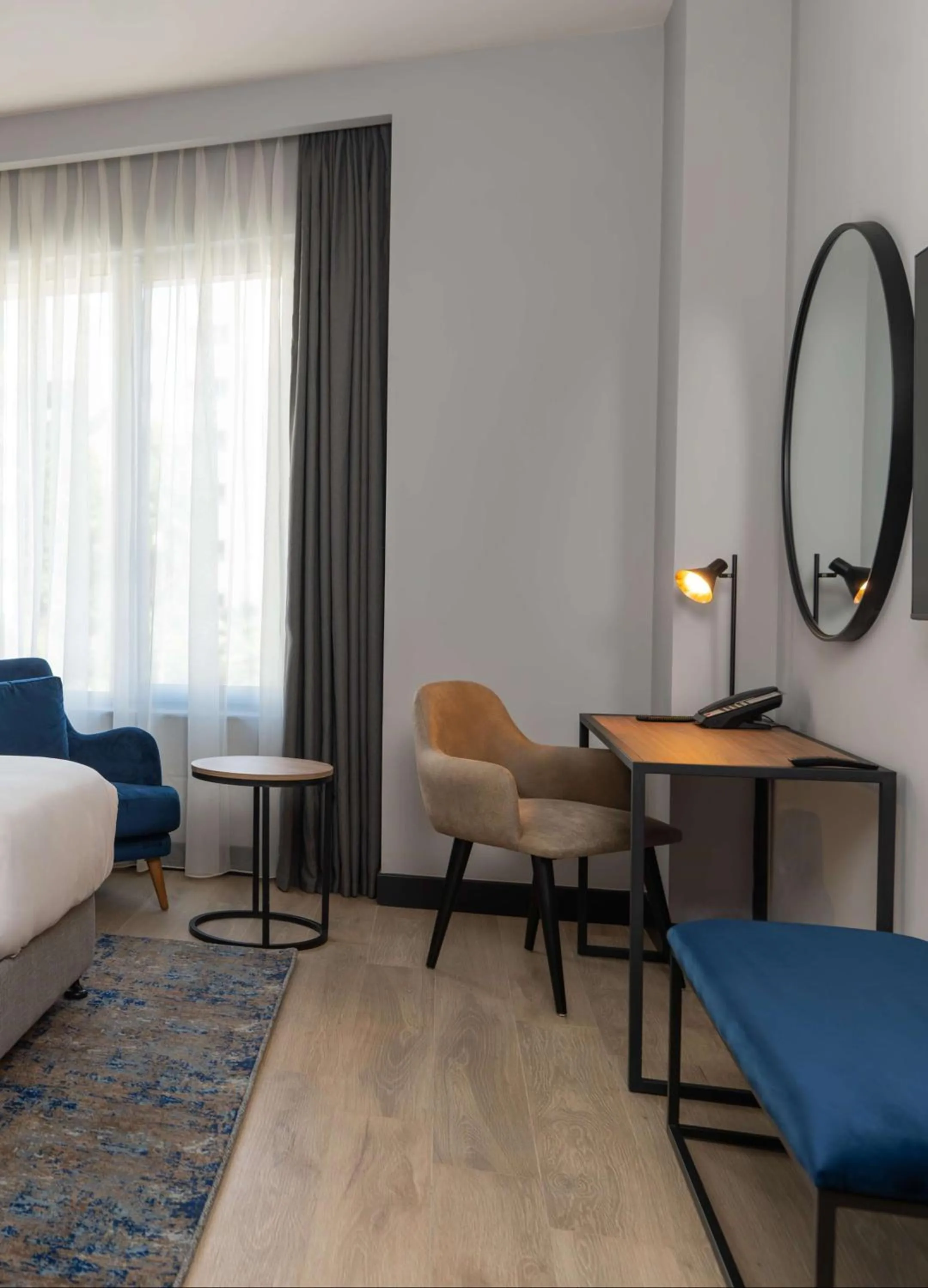 Bedroom, Bed in Radisson Blu Hotel, Amman Galleria Mall