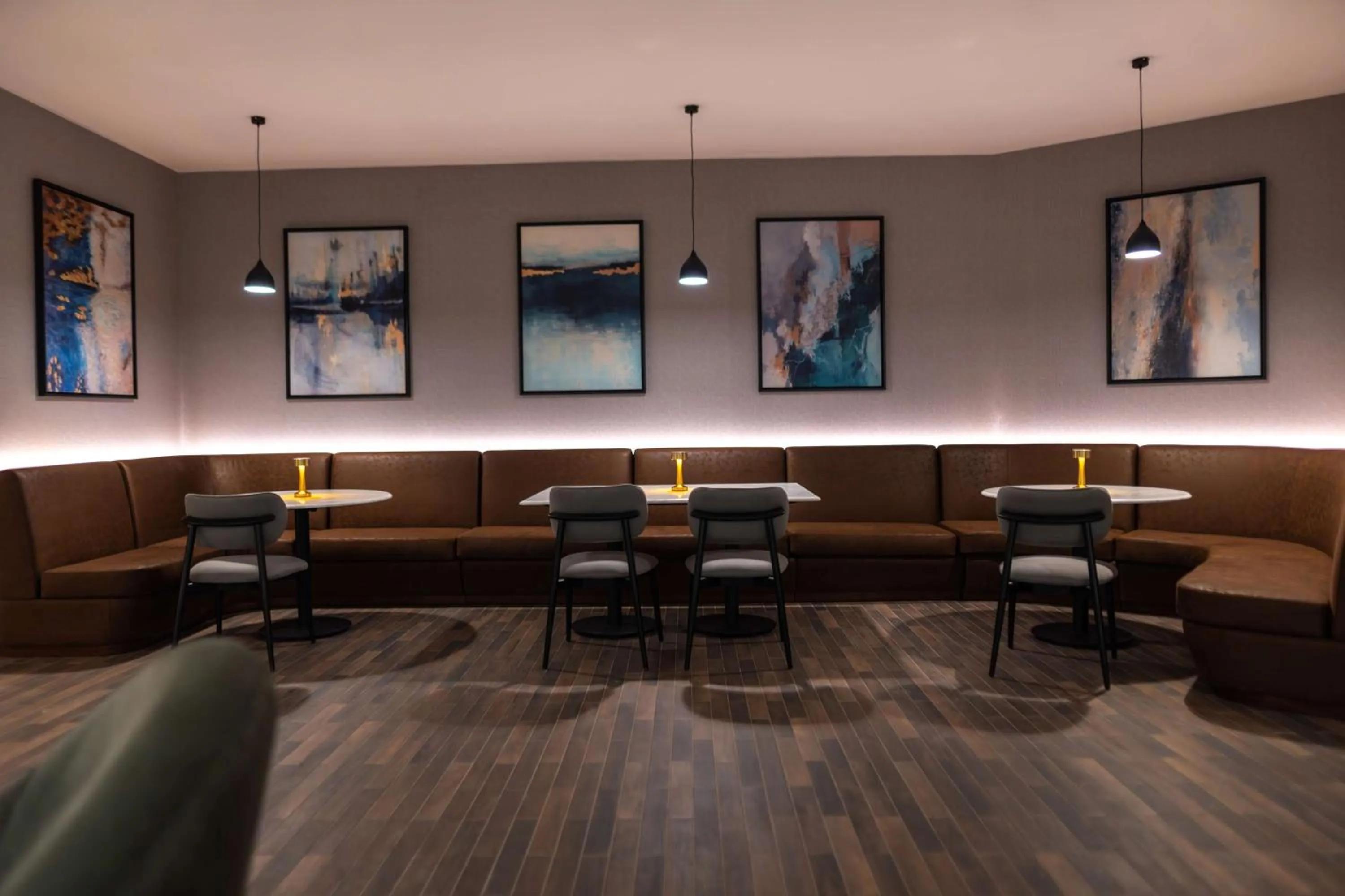 Lounge or bar in Radisson Blu Hotel, Amman Galleria Mall