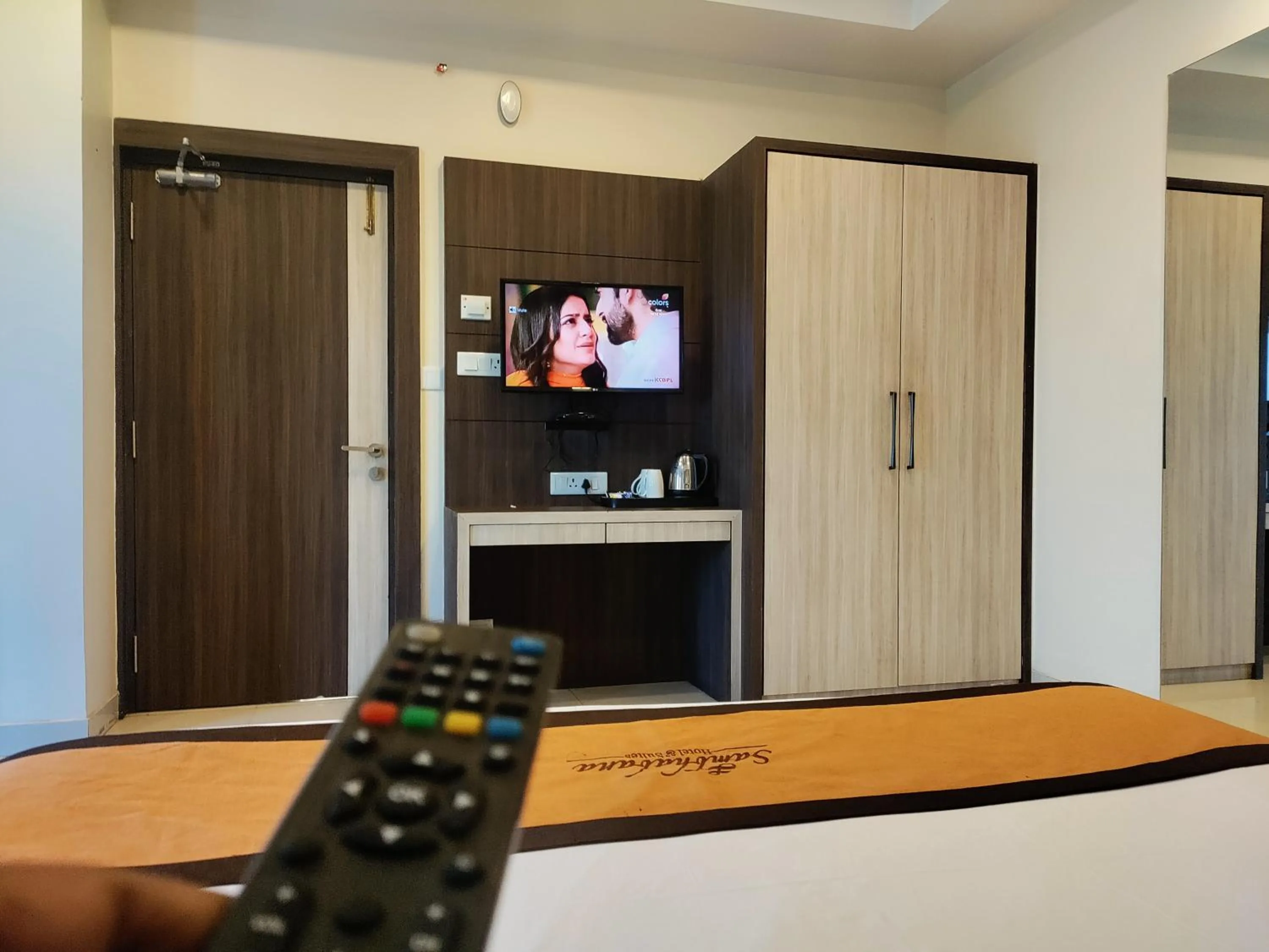 TV and multimedia in Sambhabana Hotel & Suites