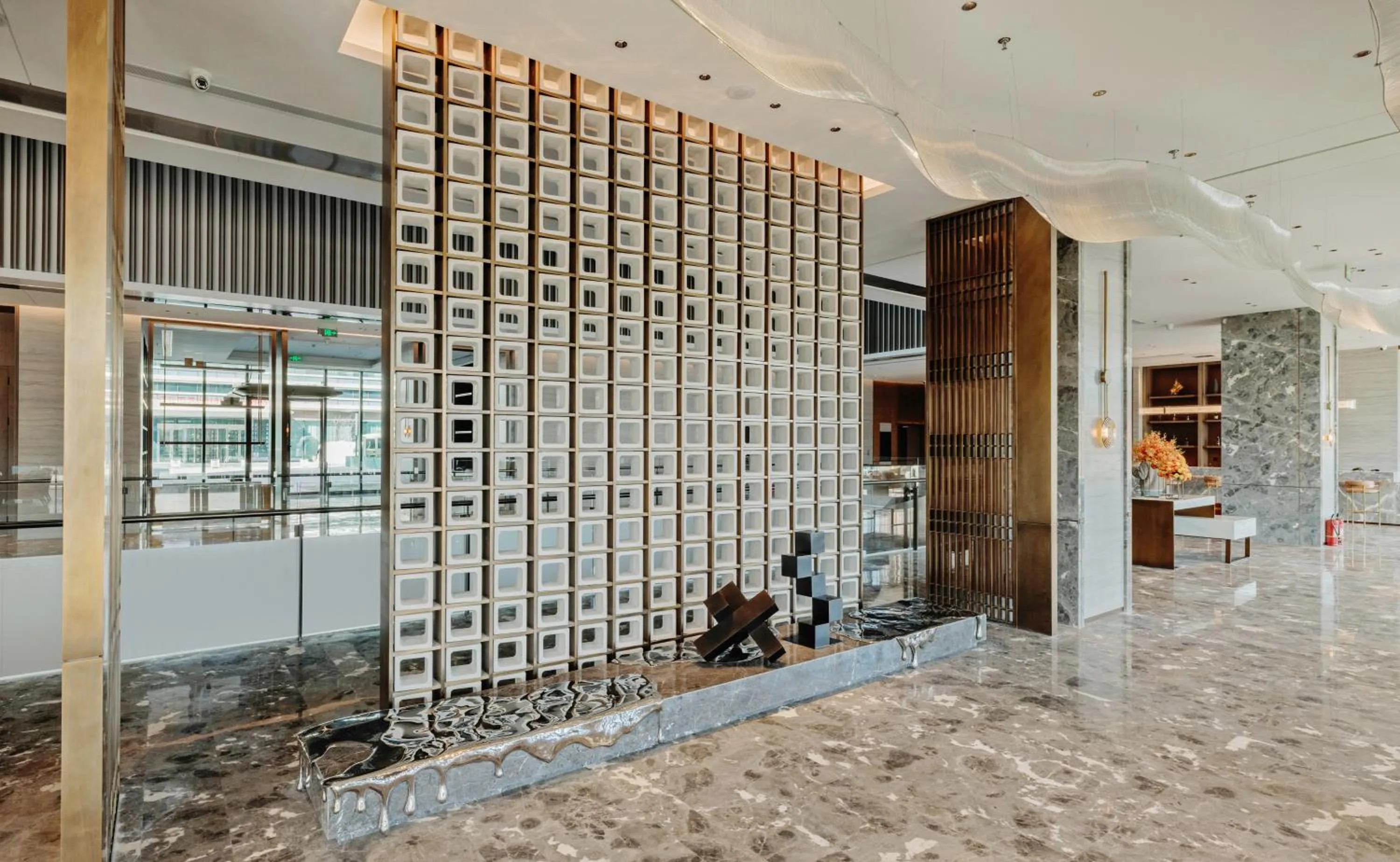 Lobby or reception in Radisson Hotel, Beijing DaXing Airport