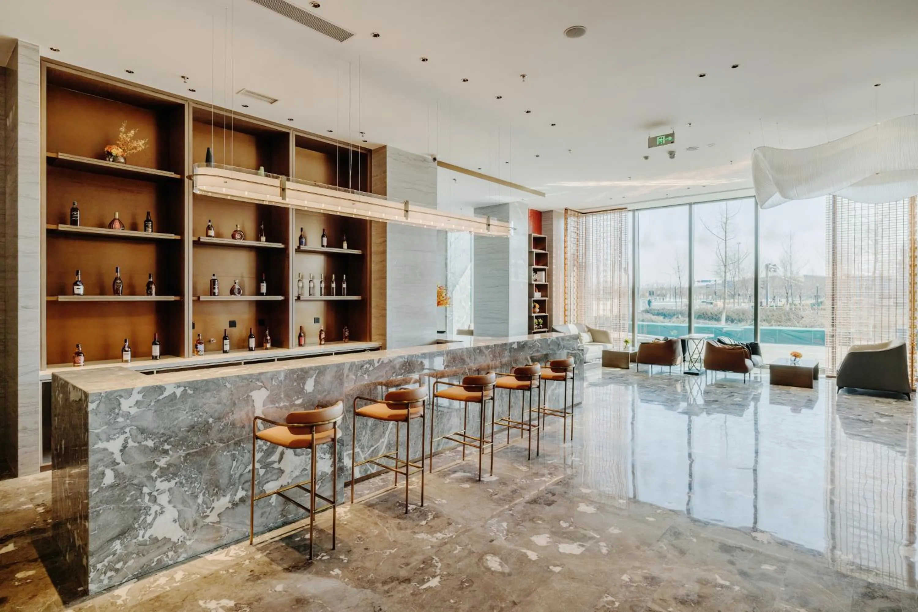 Lounge or bar in Radisson Hotel, Beijing DaXing Airport