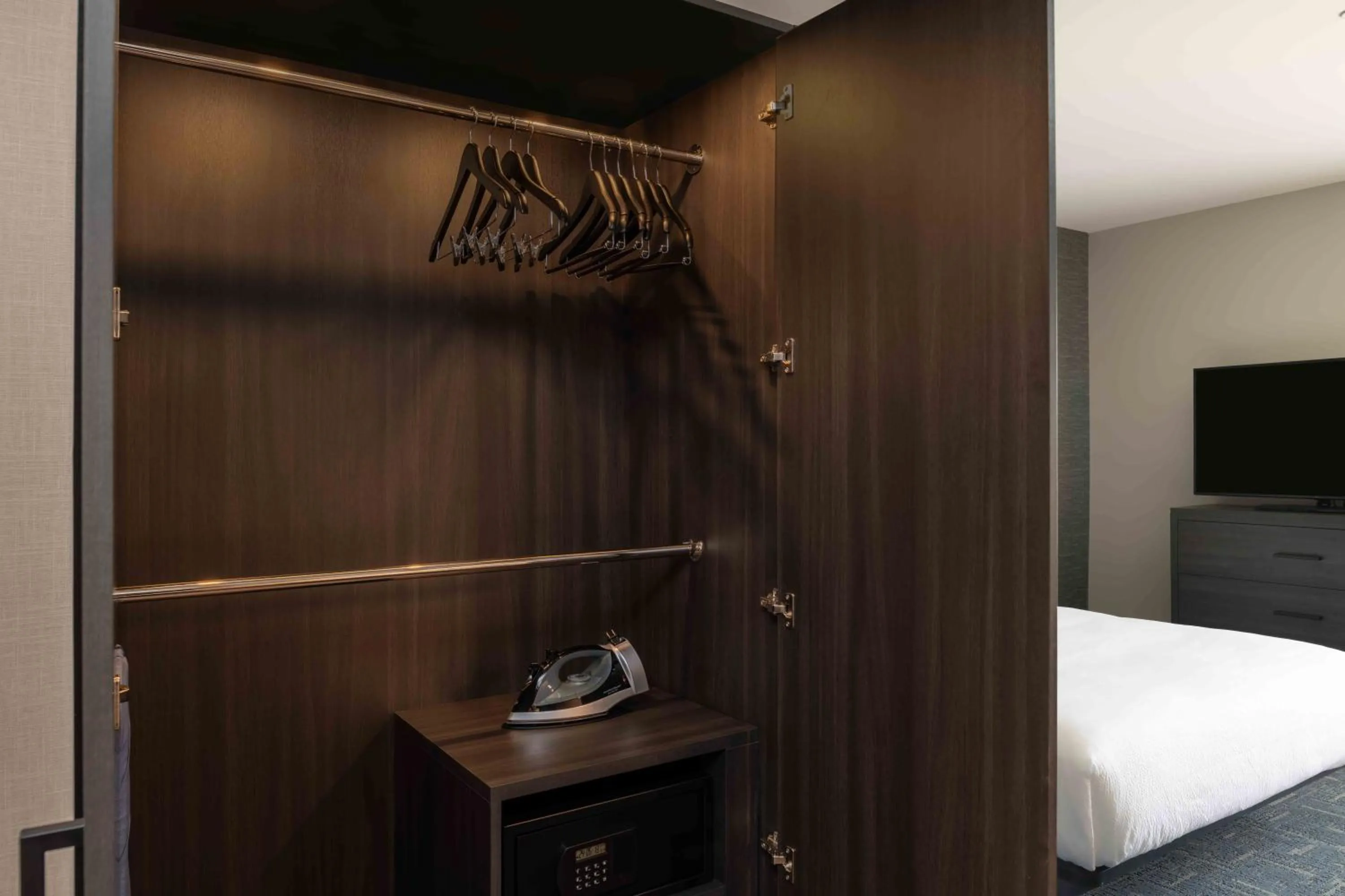 wardrobe, Bed in Residence Inn by Marriott Annapolis