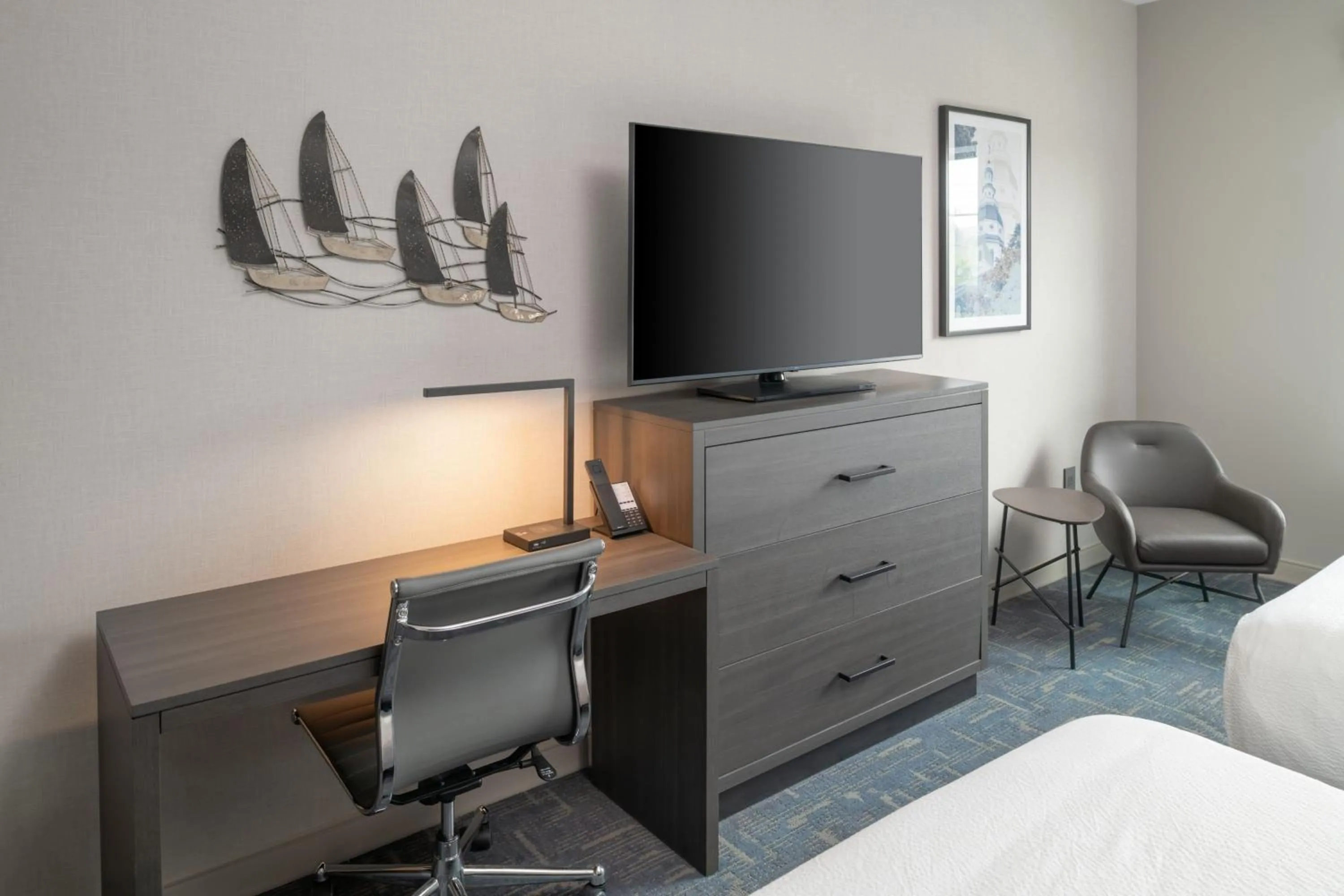 Photo of the whole room, Bed in Fairfield by Marriott Inn & Suites Annapolis