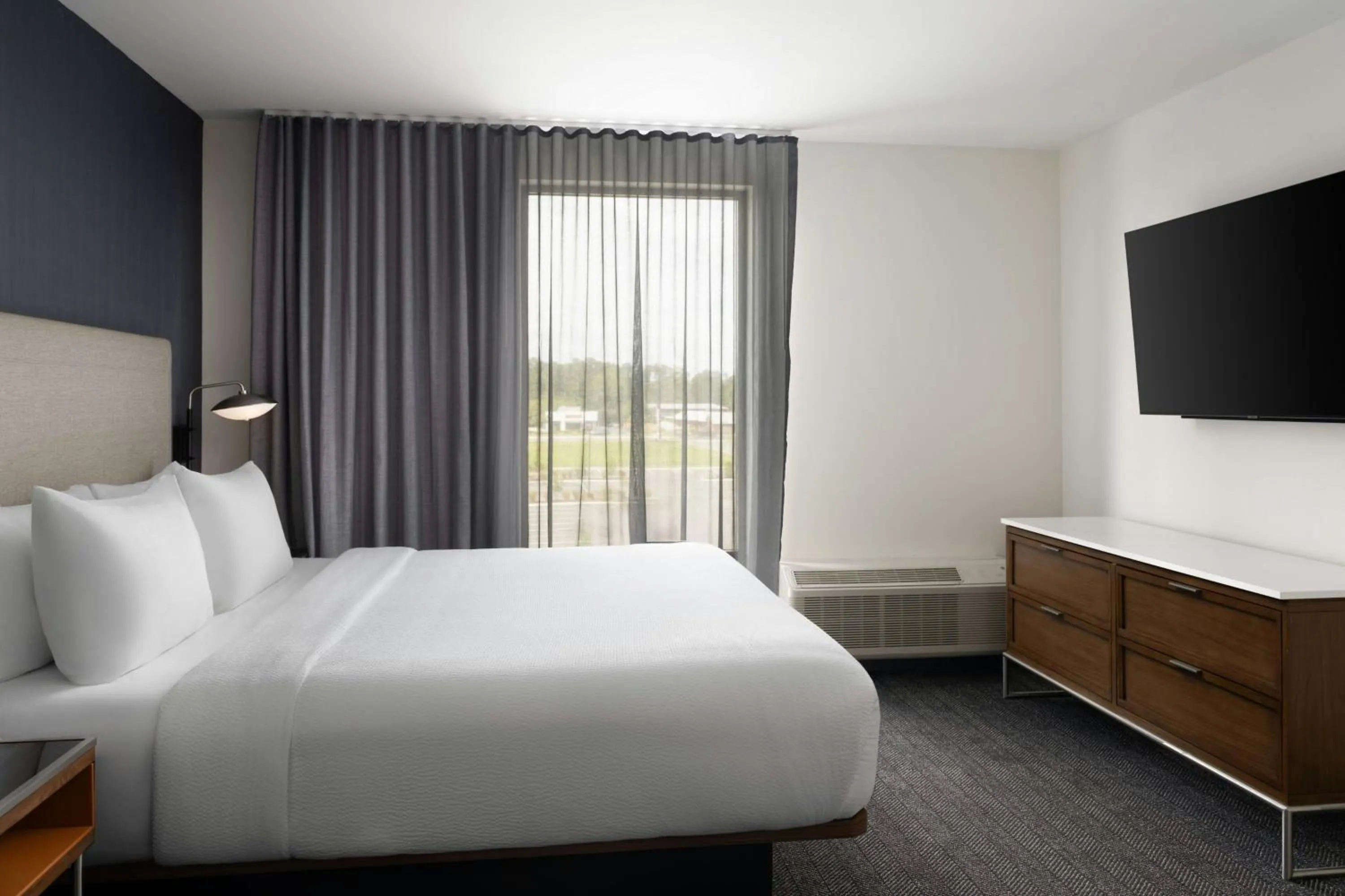 Photo of the whole room, Bed in Courtyard by Marriott Lake City