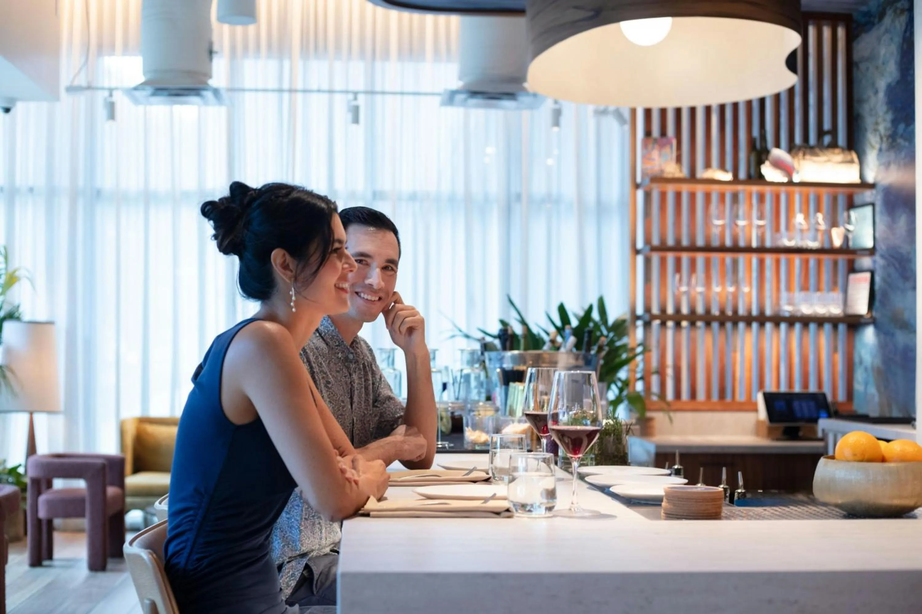 Lounge or bar in Renaissance Honolulu Hotel & Spa