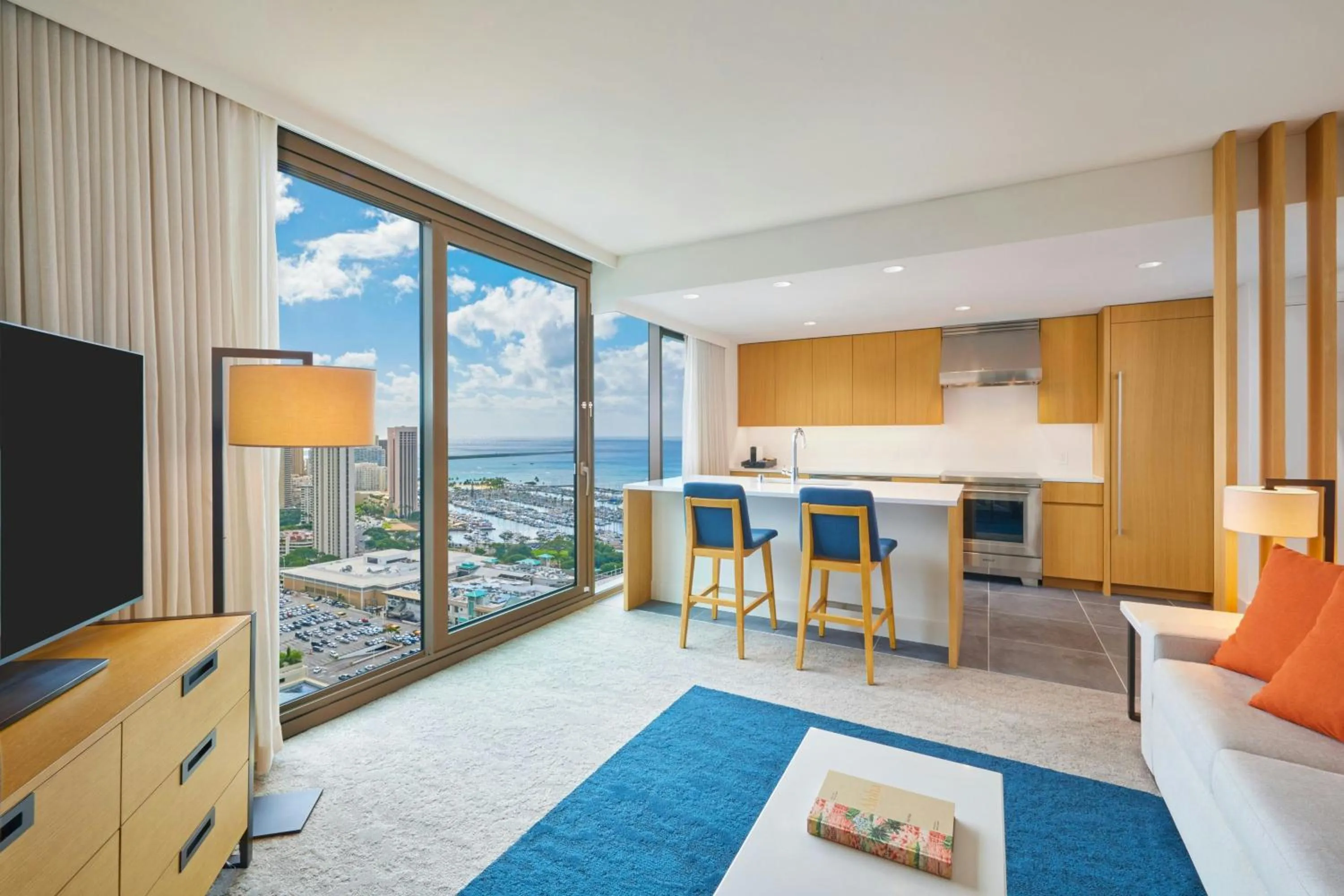 Living room in Renaissance Honolulu Hotel & Spa