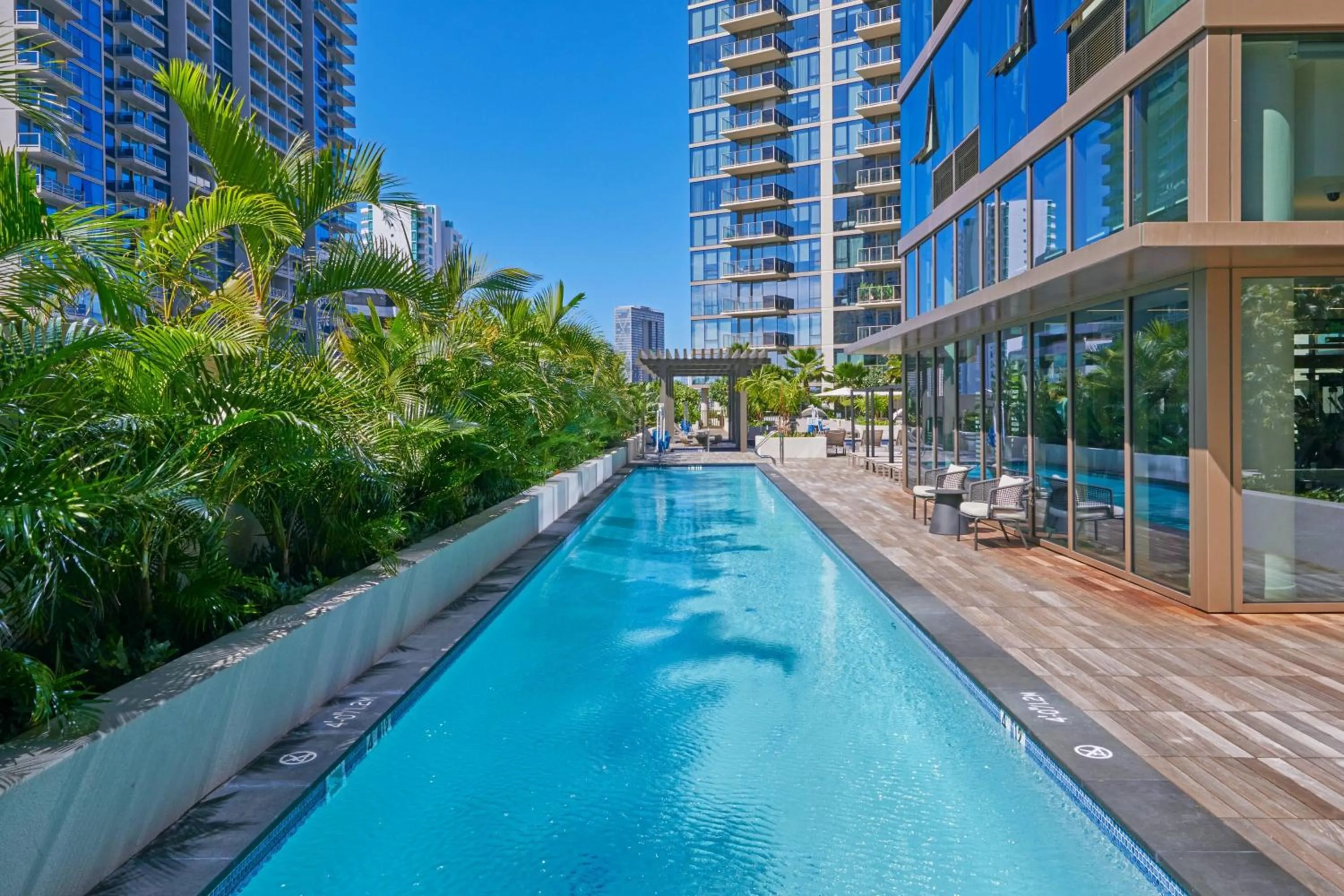 Swimming pool in Renaissance Honolulu Hotel & Spa