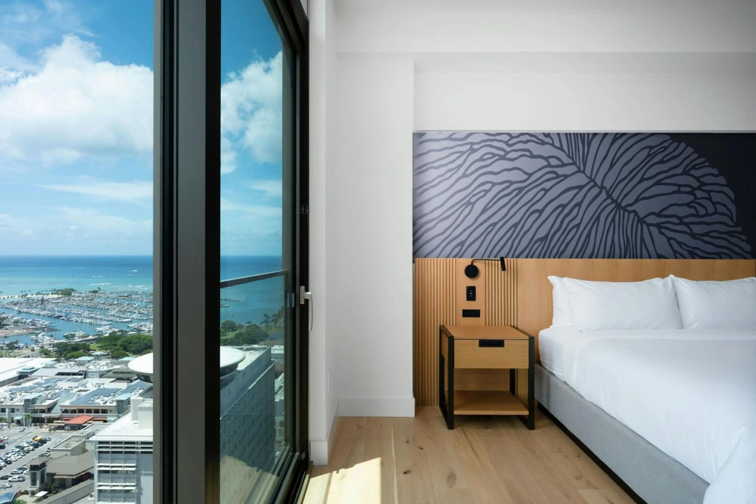 Bedroom, Bed in Renaissance Honolulu Hotel & Spa