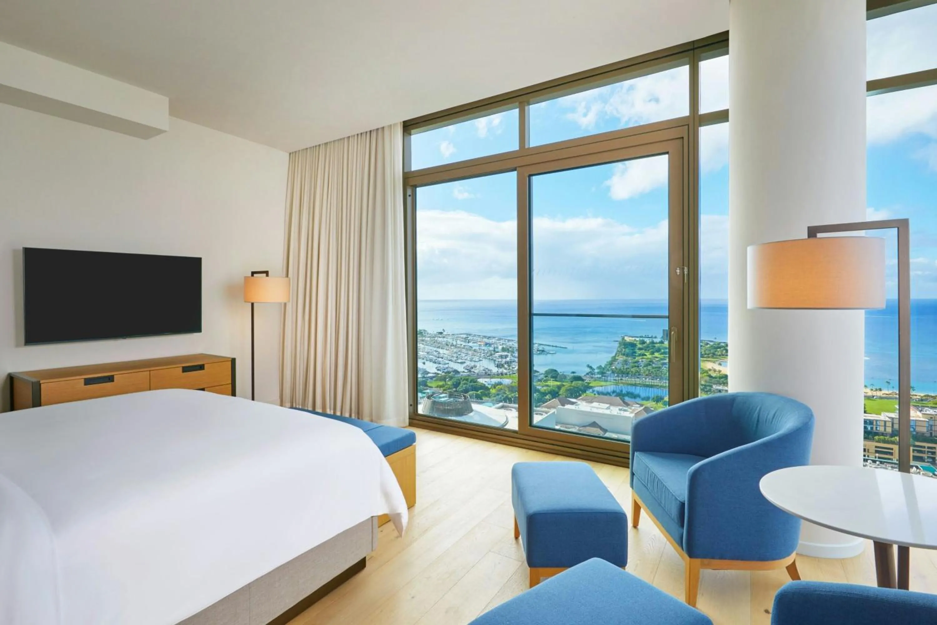 Photo of the whole room, Bed in Renaissance Honolulu Hotel & Spa
