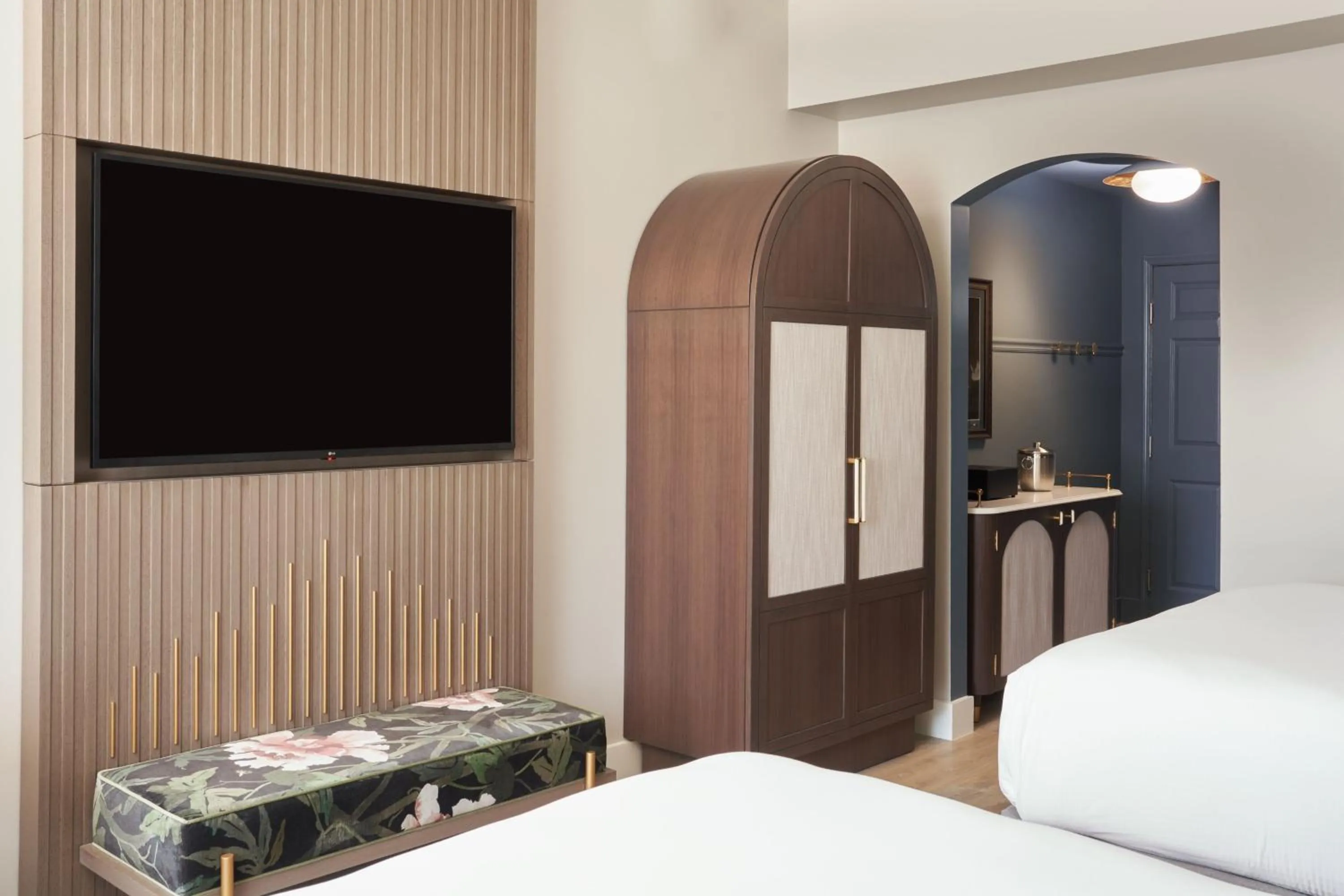 Photo of the whole room, Bed in Hotel Vesper, Houston, a Tribute Portfolio Hotel