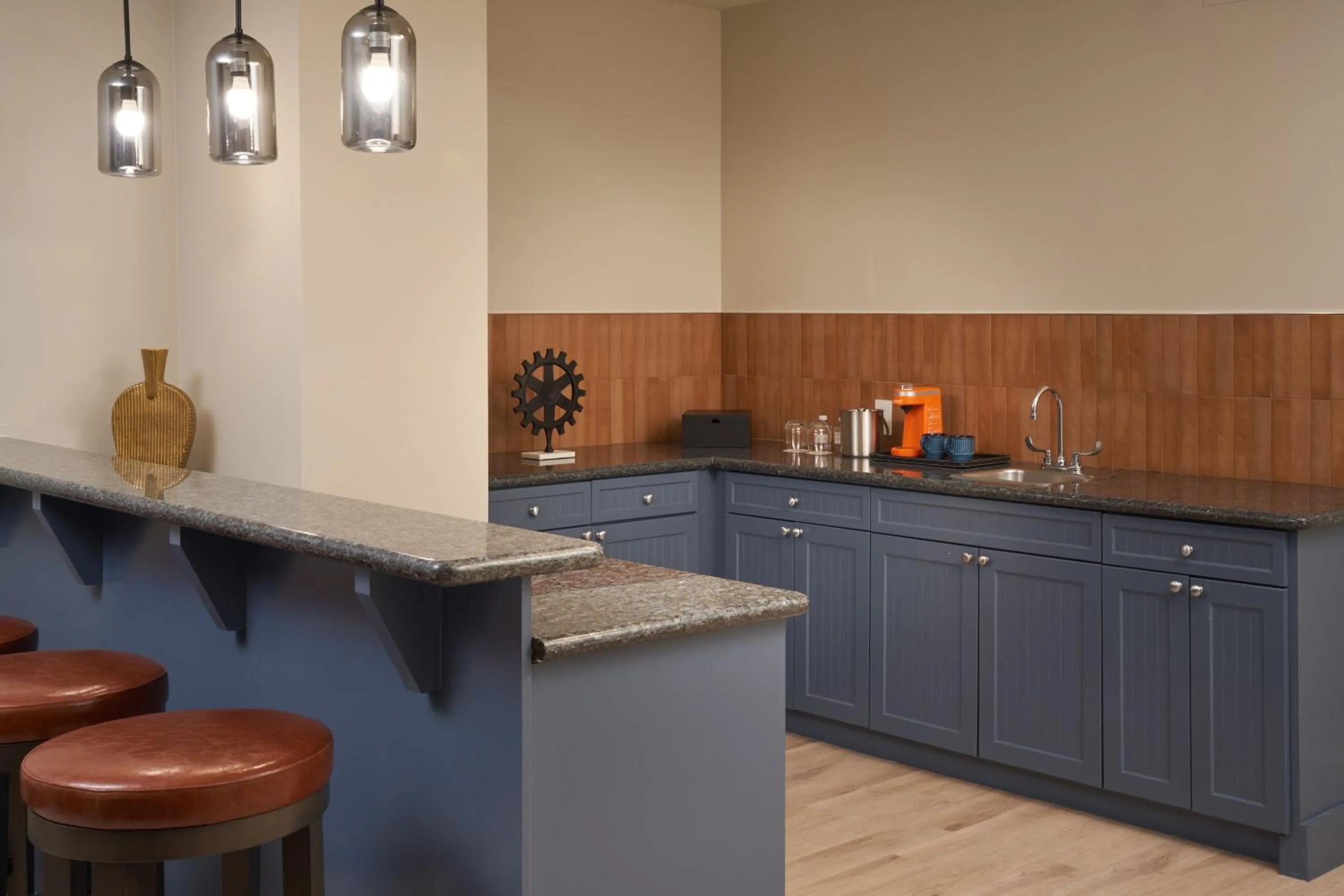 Lounge or bar in Hotel Vesper, Houston, a Tribute Portfolio Hotel