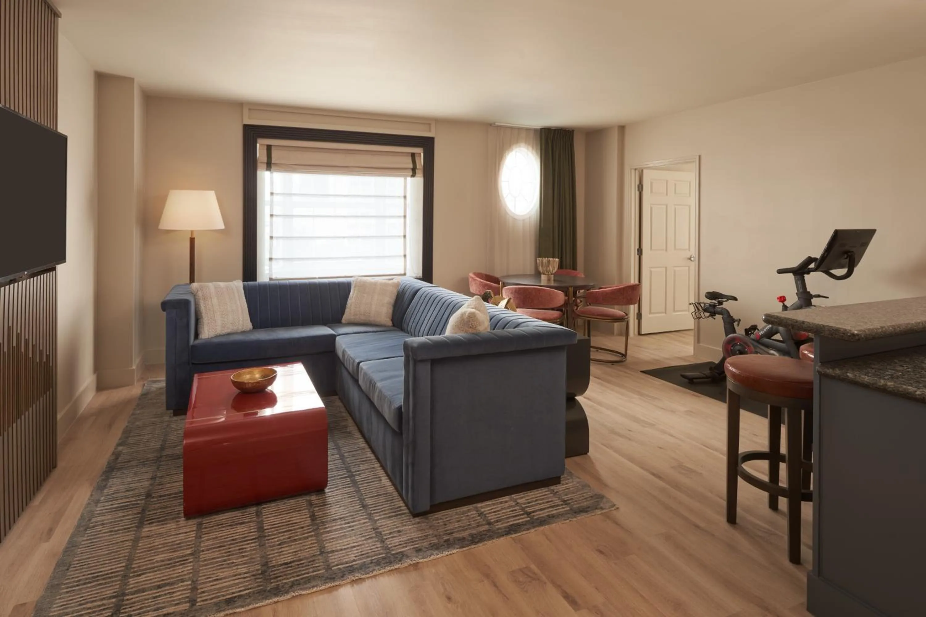 TV and multimedia in Hotel Vesper, Houston, a Tribute Portfolio Hotel