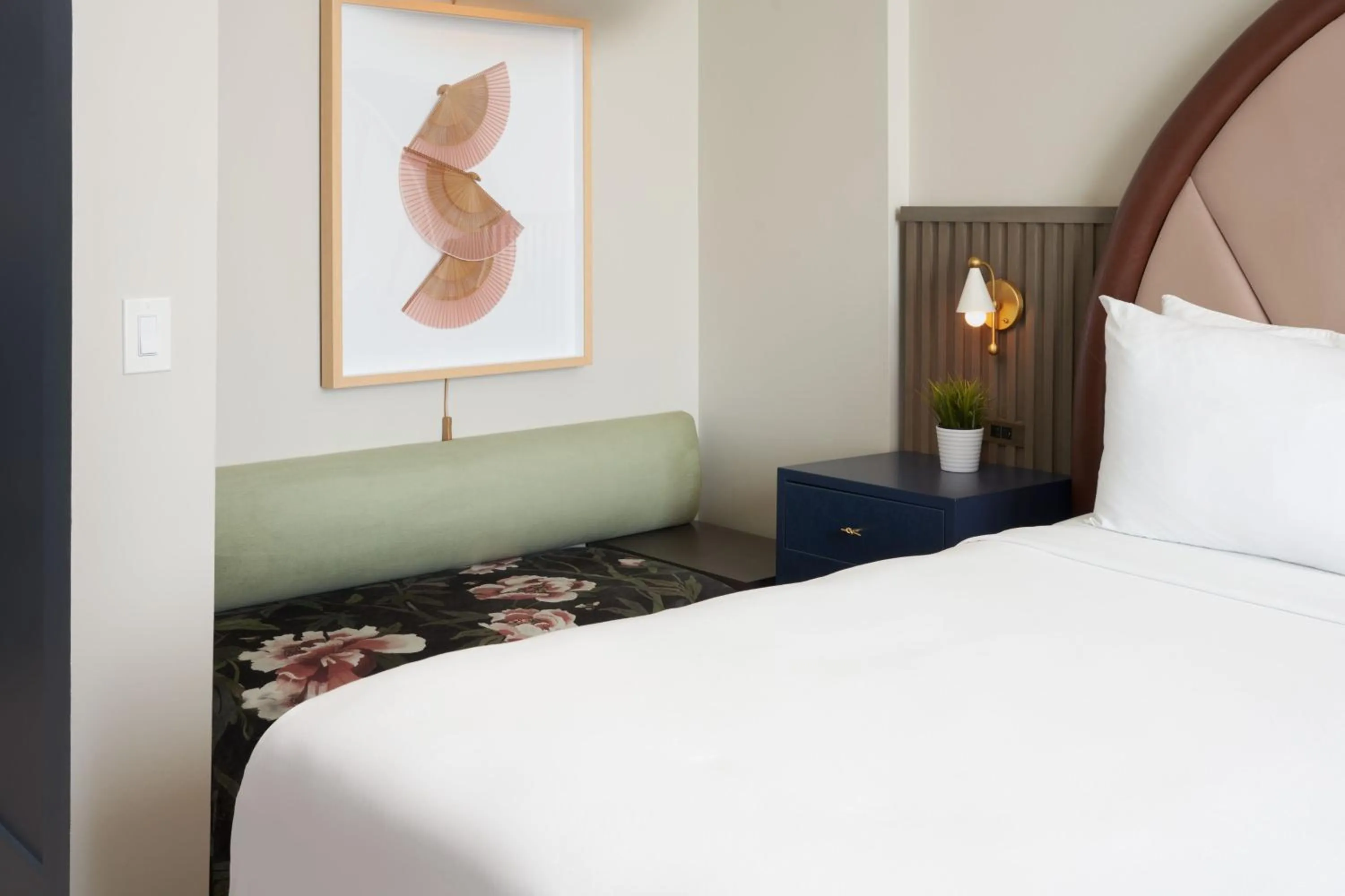 Photo of the whole room, Bed in Hotel Vesper, Houston, a Tribute Portfolio Hotel