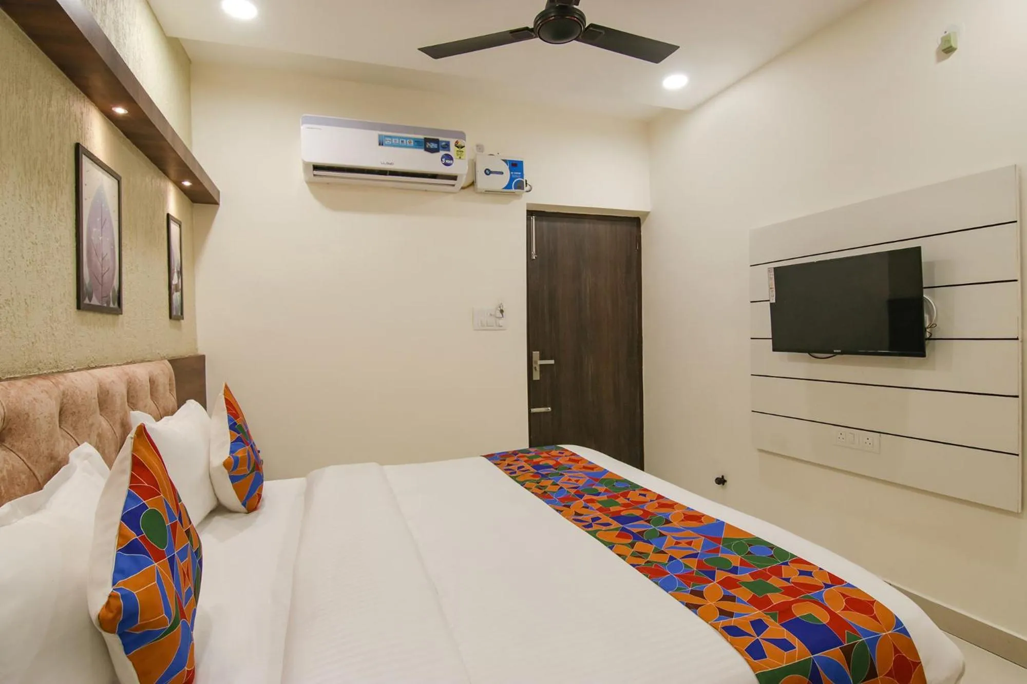 Bed in FabHotel Spring