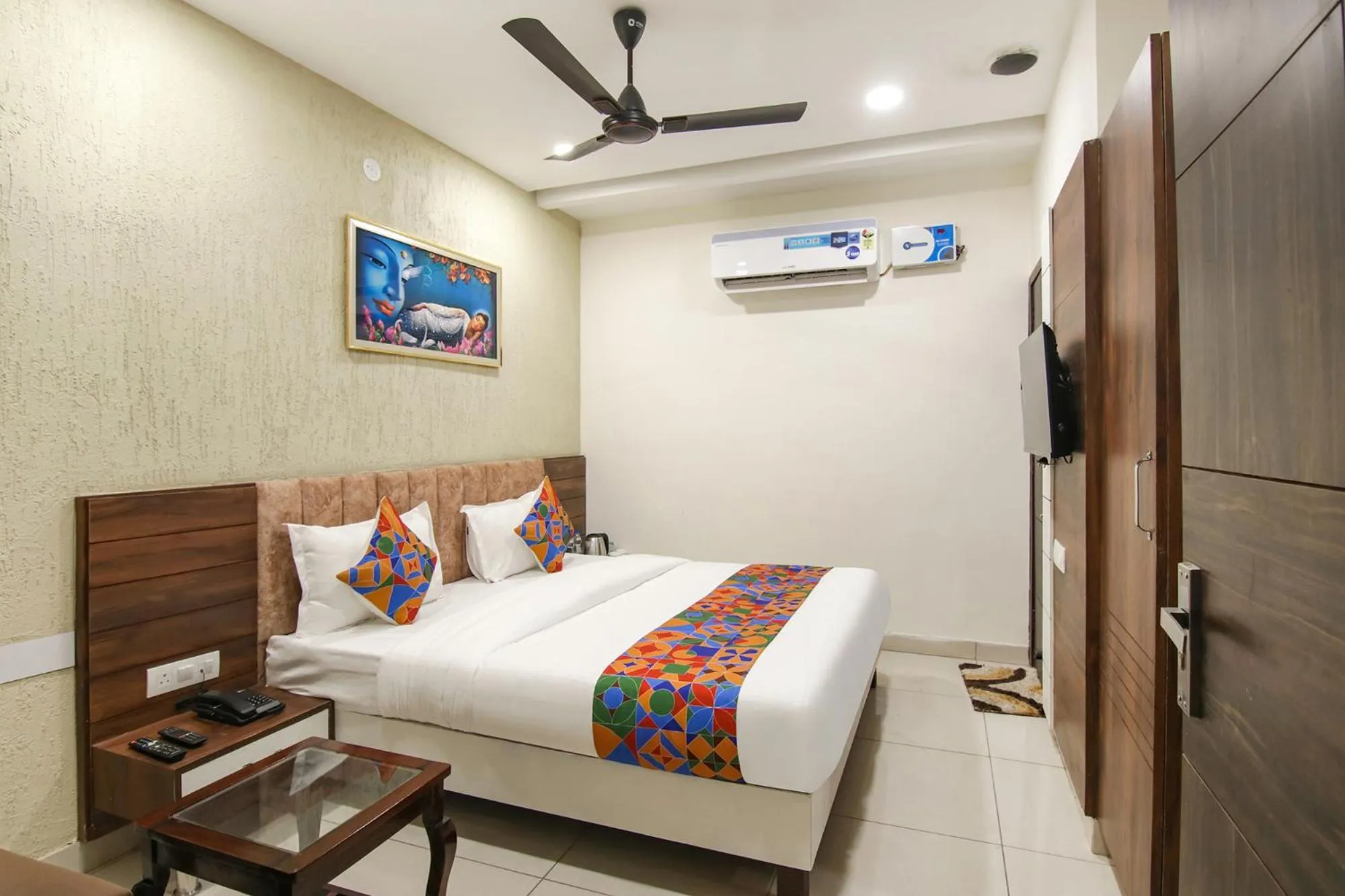 Bed in FabHotel Spring