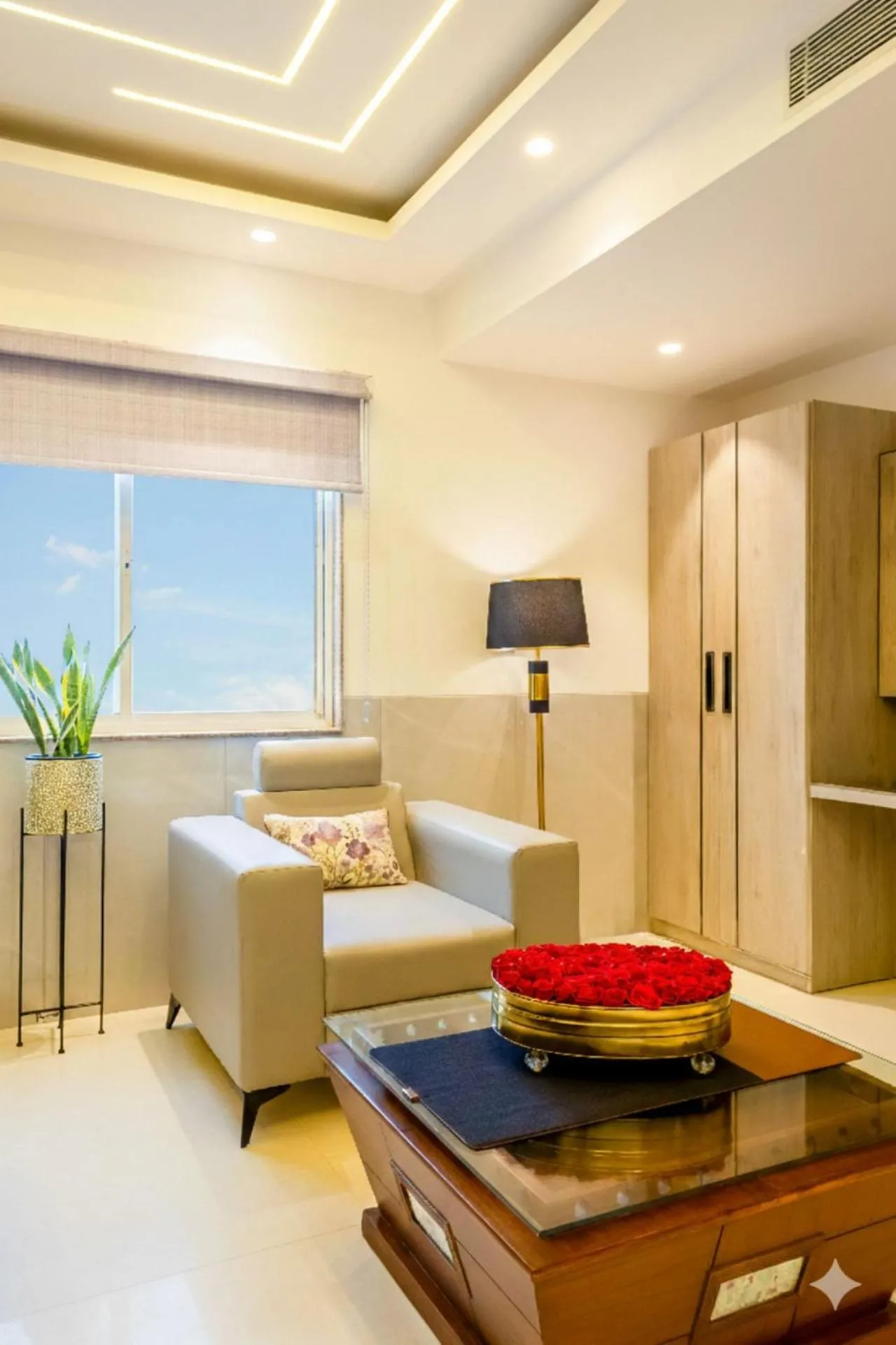 Seating area, Bed in Hotel Transit International- Aerocity Delhi Airport
