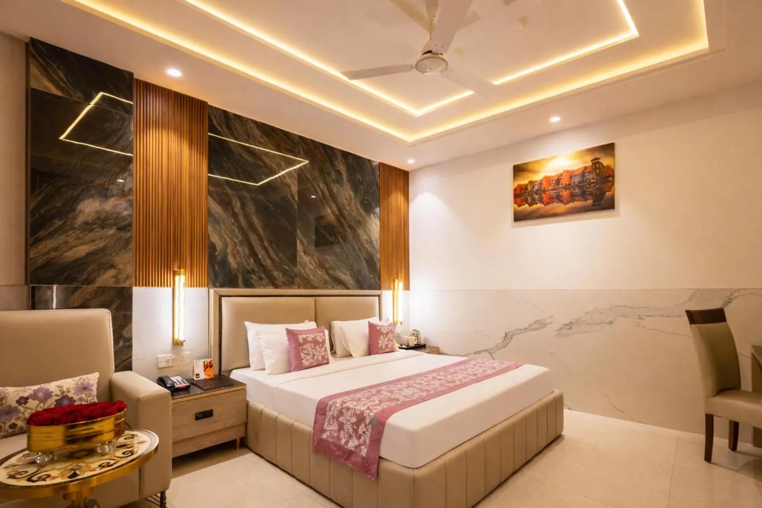 Photo of the whole room, Bed in Hotel Transit International- Aerocity Delhi Airport