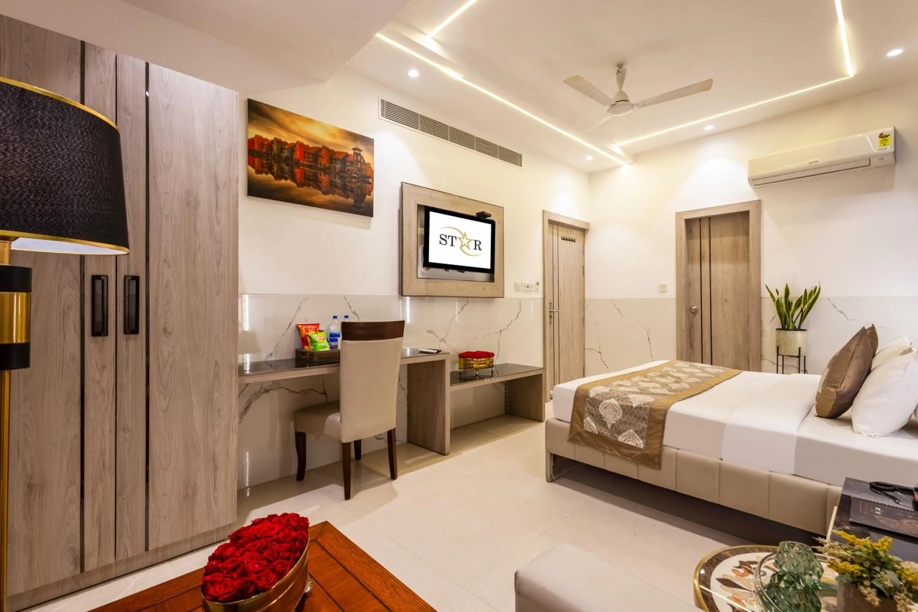 Bedroom, Bed in Hotel Transit International- Aerocity Delhi Airport