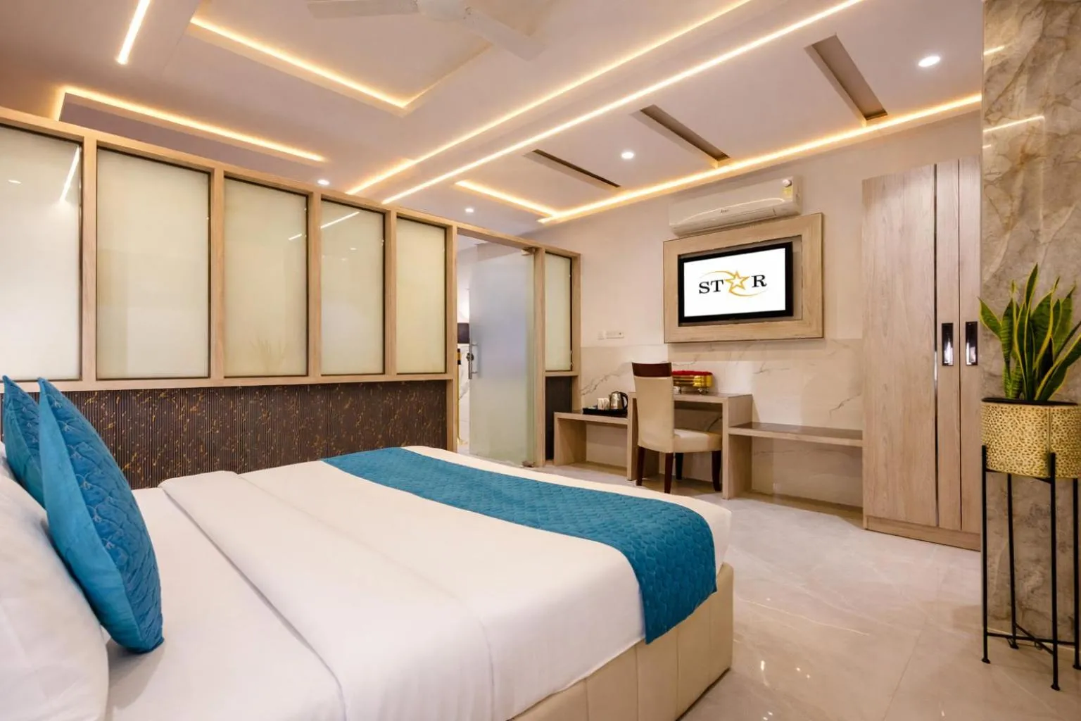 Photo of the whole room, Bed in Hotel Transit International- Aerocity Delhi Airport