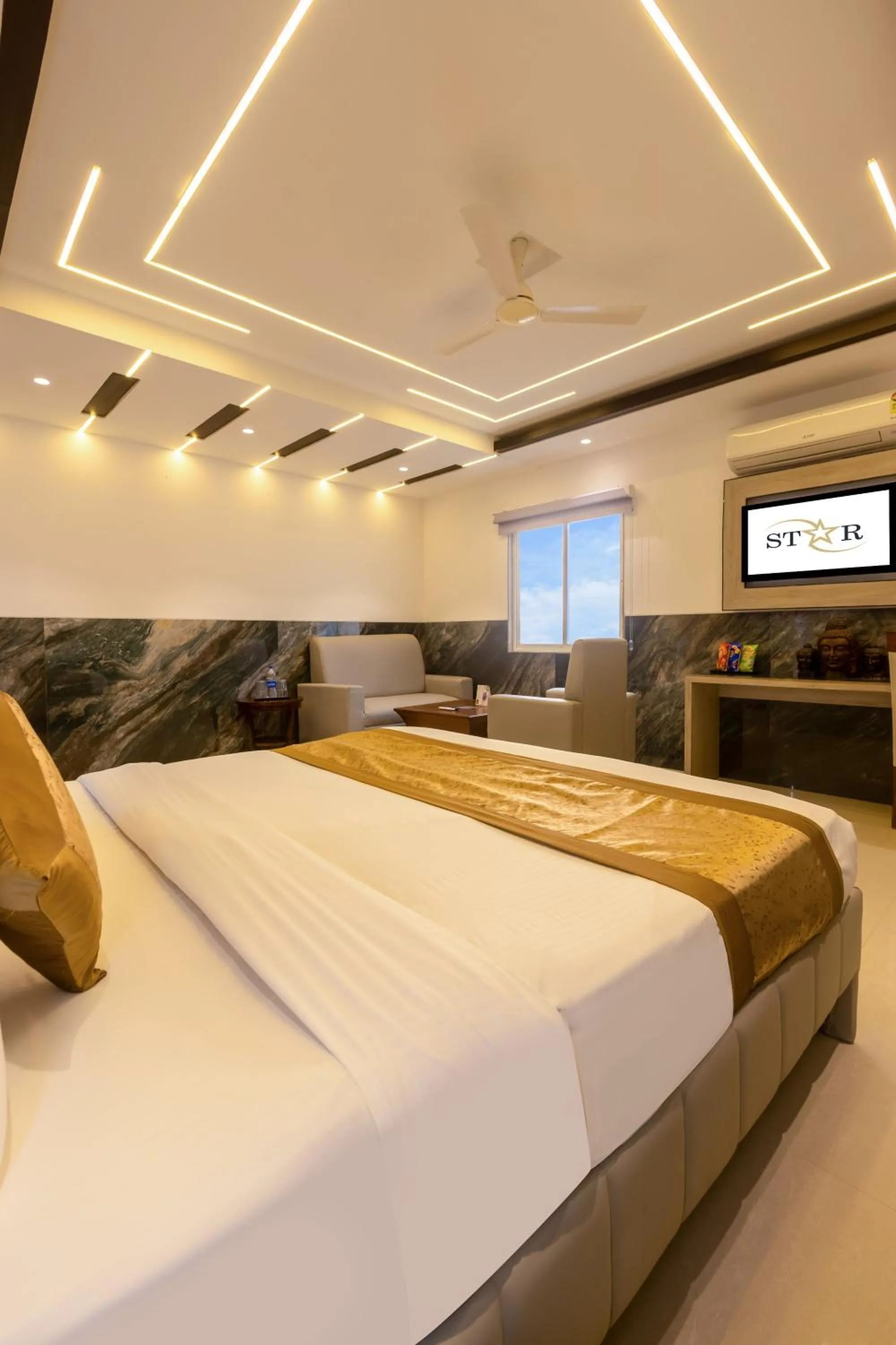 Bedroom, Bed in Hotel Transit International- Aerocity Delhi Airport