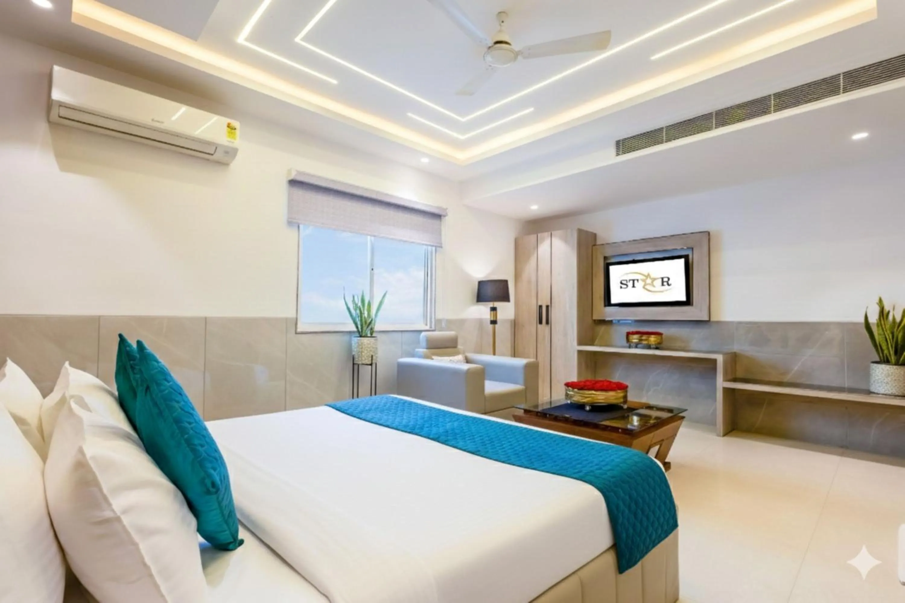 Photo of the whole room, Bed in Hotel Transit International- Aerocity Delhi Airport