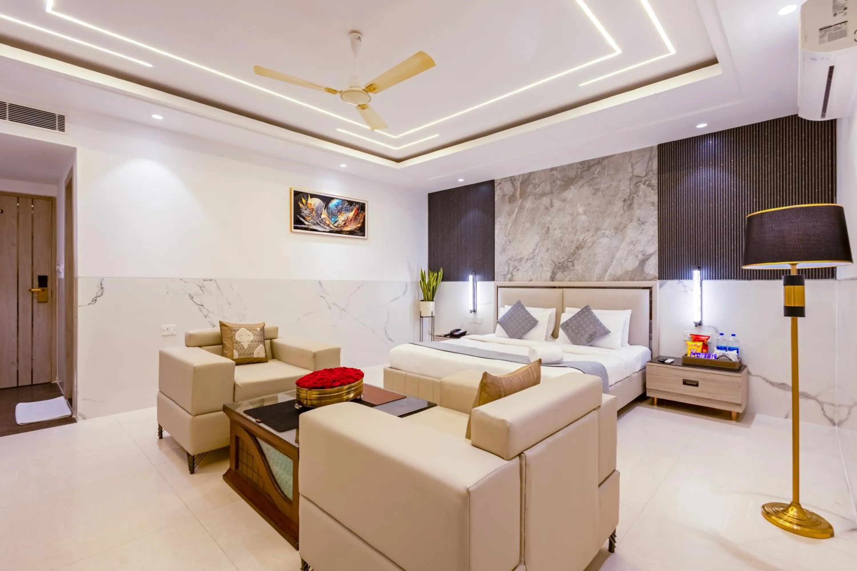 Photo of the whole room in Hotel Transit International- Aerocity Delhi Airport