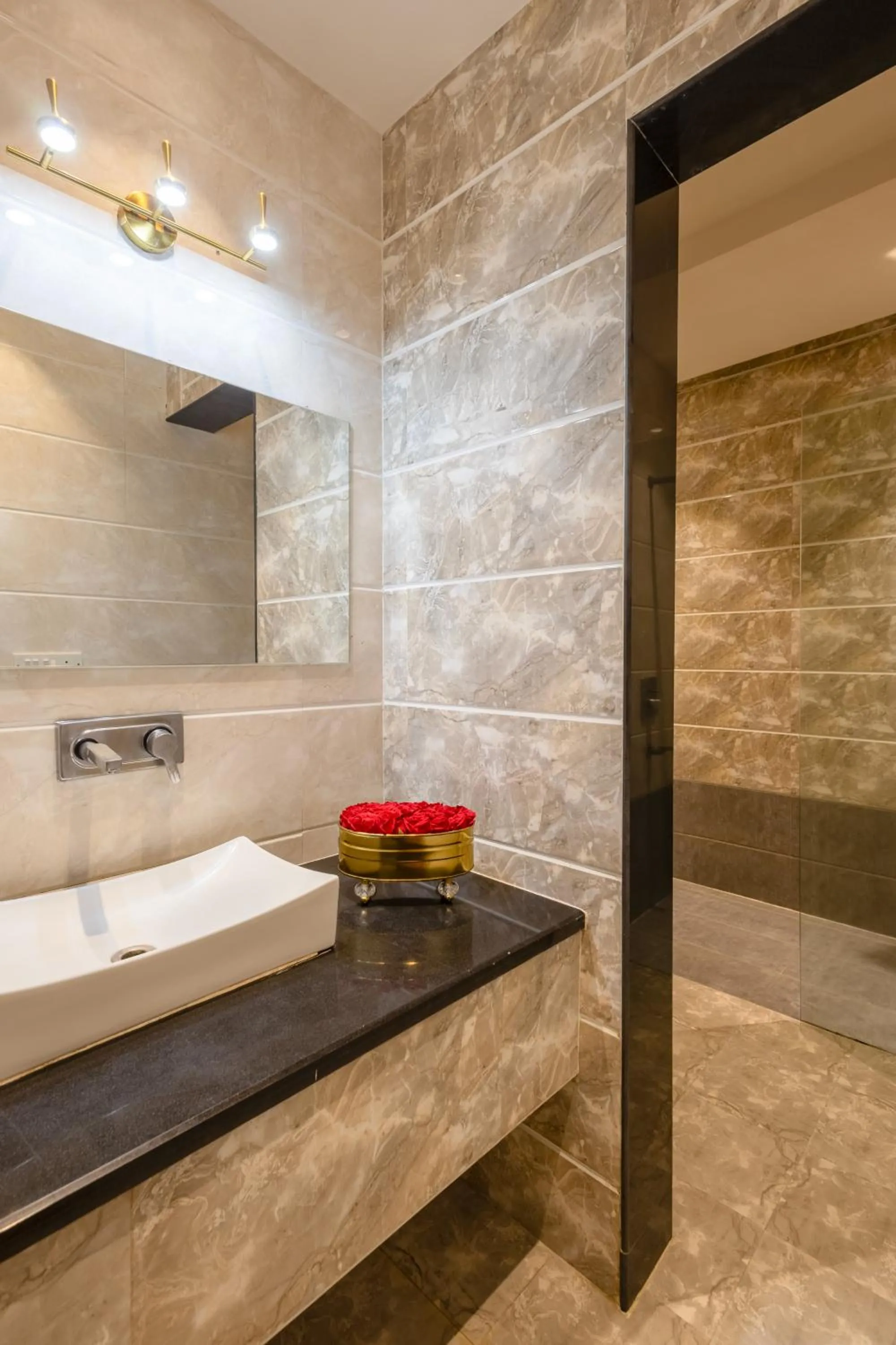 Bathroom in Hotel Transit International- Aerocity Delhi Airport