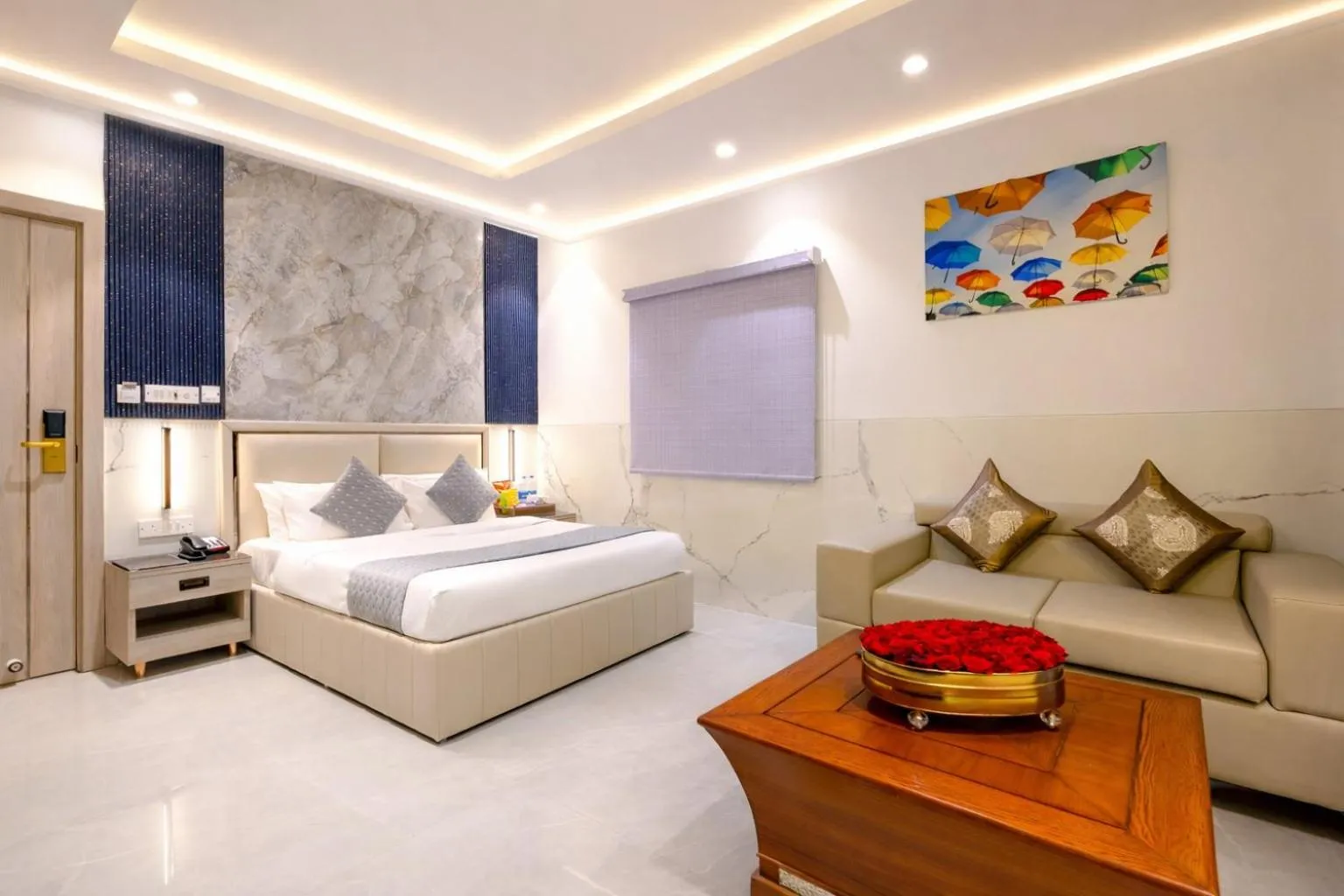 Photo of the whole room, Bed in Hotel Transit International- Aerocity Delhi Airport
