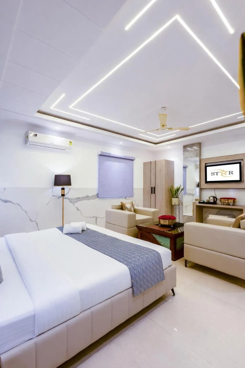 Photo of the whole room, Bed in Hotel Transit International- Aerocity Delhi Airport