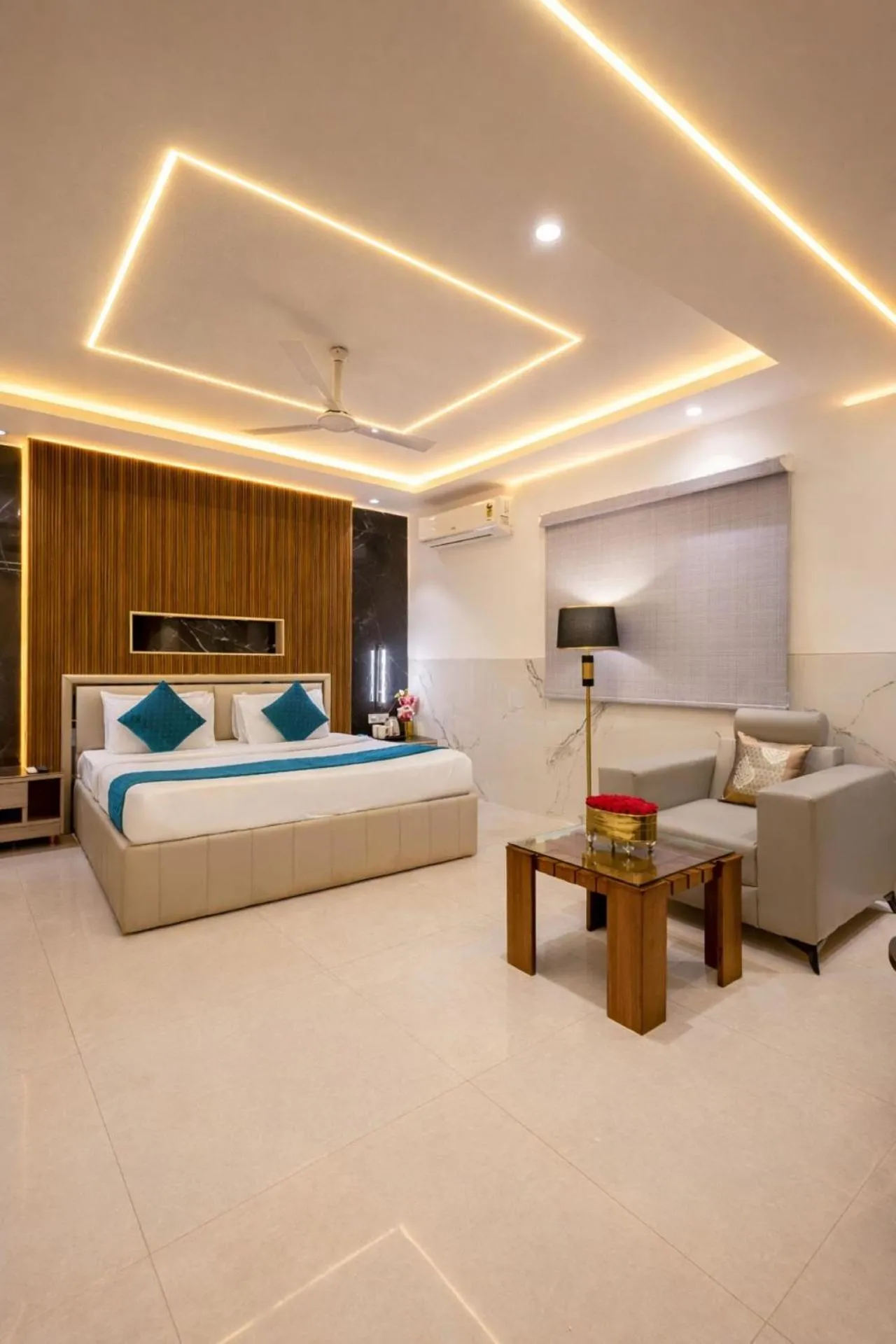 Photo of the whole room, Bed in Hotel Transit International- Aerocity Delhi Airport