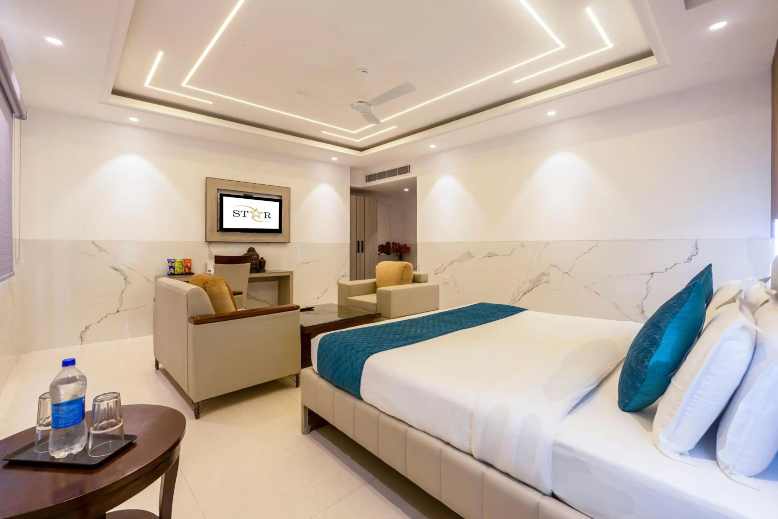 Photo of the whole room, Bed in Hotel Transit International- Aerocity Delhi Airport