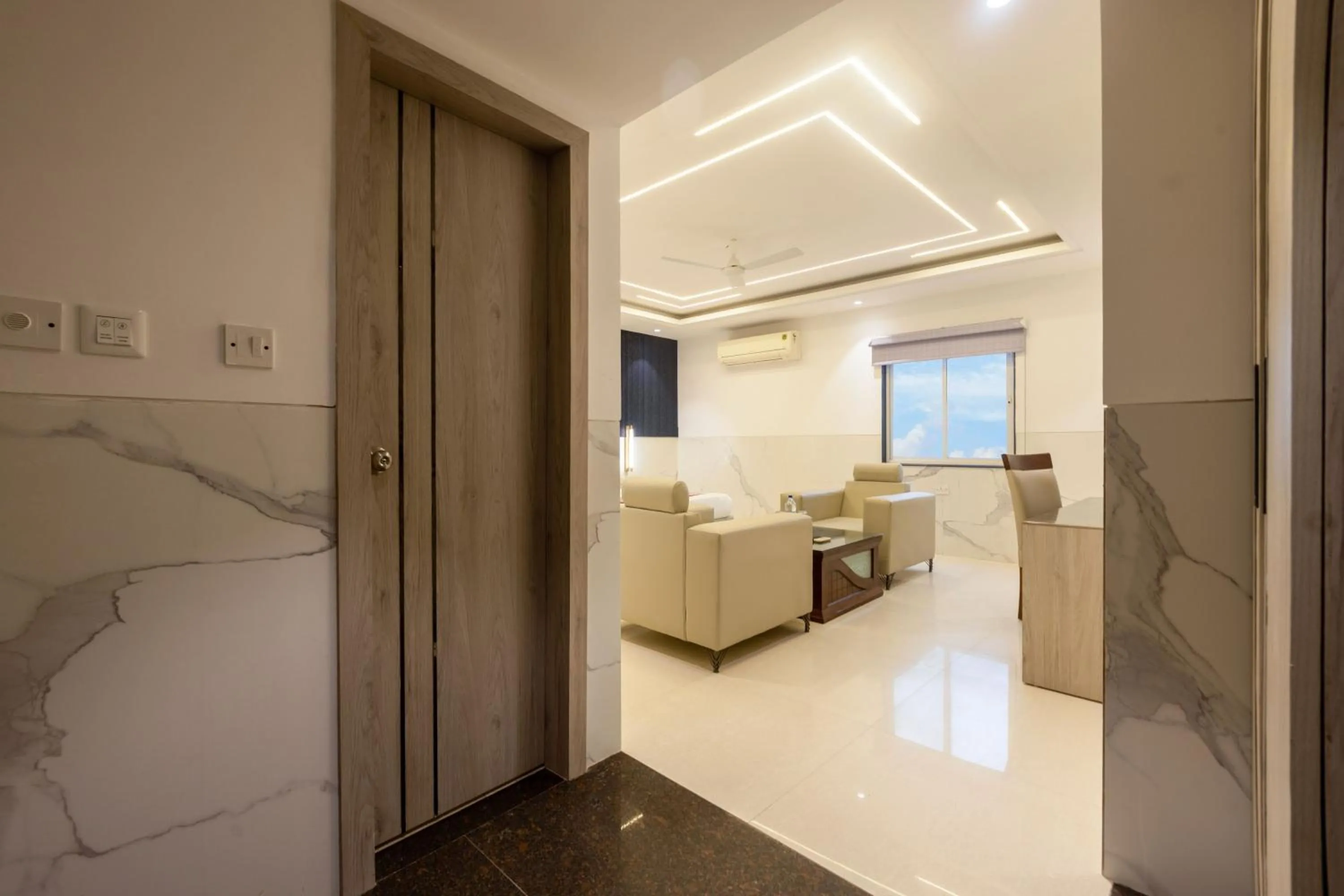 Living room in Hotel Transit International- Aerocity Delhi Airport
