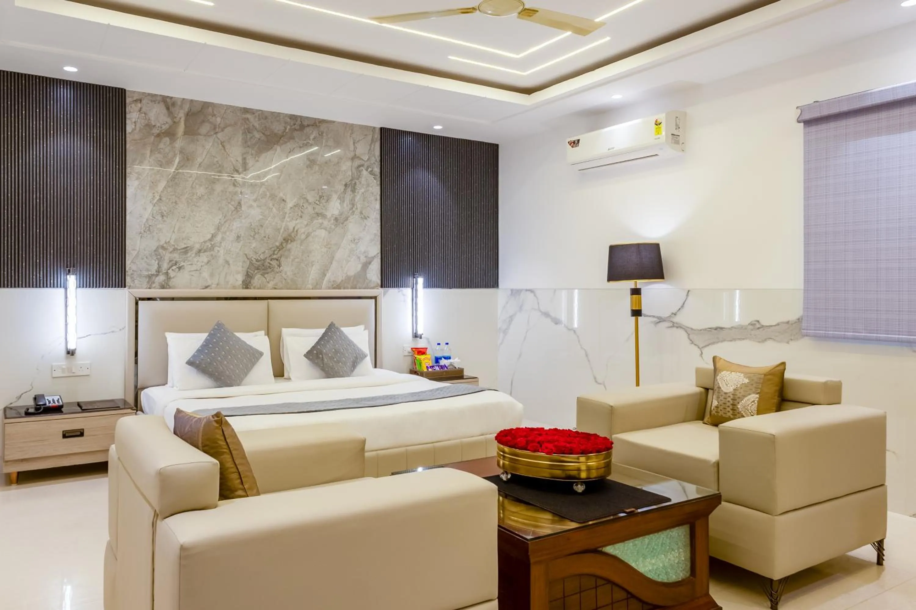 Photo of the whole room in Hotel Transit International- Aerocity Delhi Airport