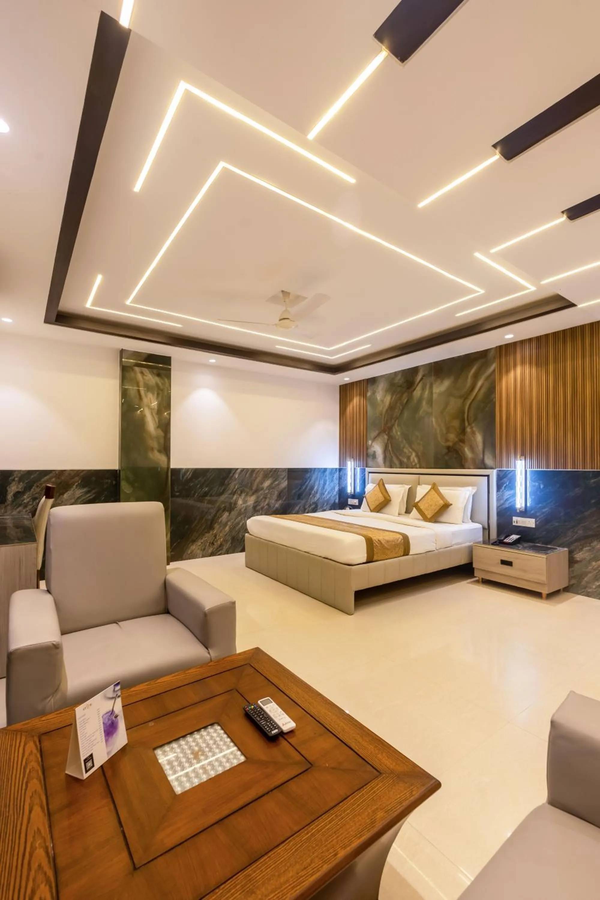 Bedroom, Bed in Hotel Transit International- Aerocity Delhi Airport